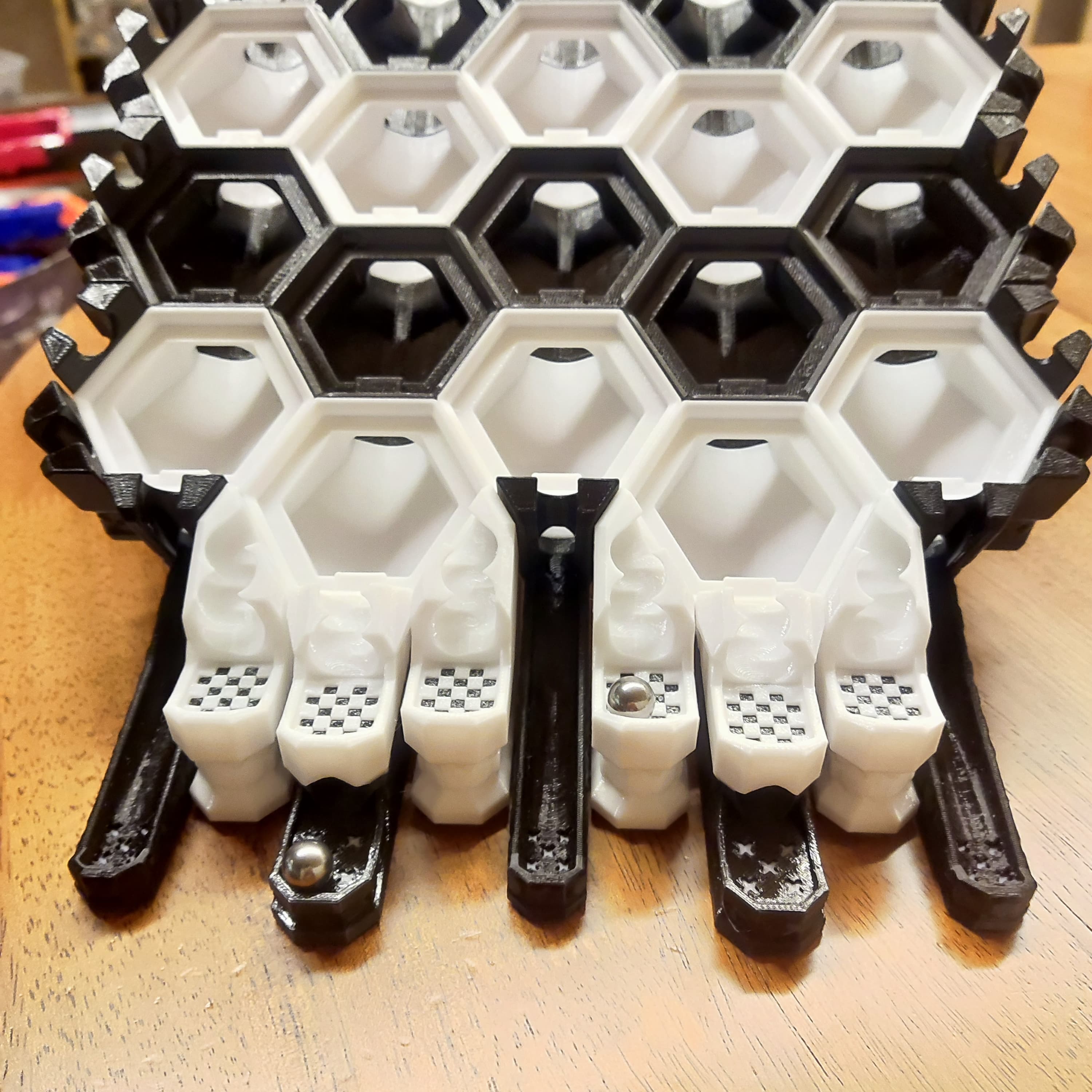 Amazing design! Full print took about 4 days. I've coloured the finish and the fail lines for contrast. Outer gutters were a little hard to assemble, but it's fine. Now i just need to print several dozen tilesš
Thank you, Richard!