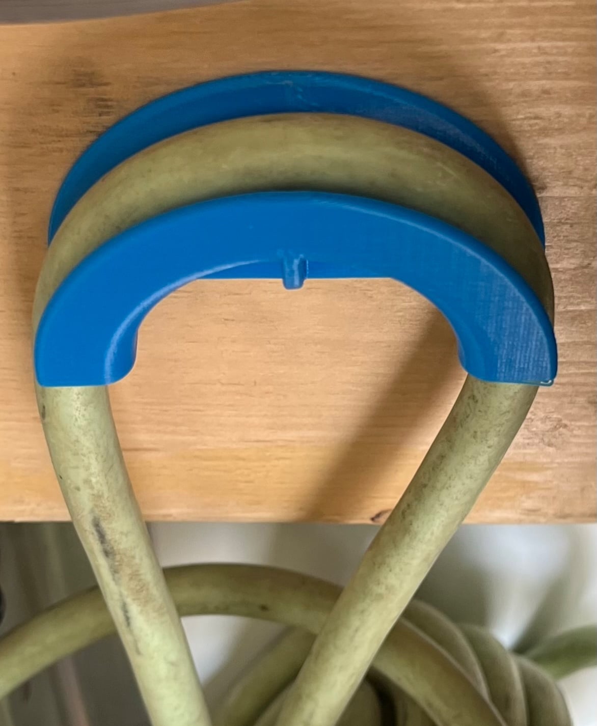 Extension Cord Holder - Screw Mount 3d model