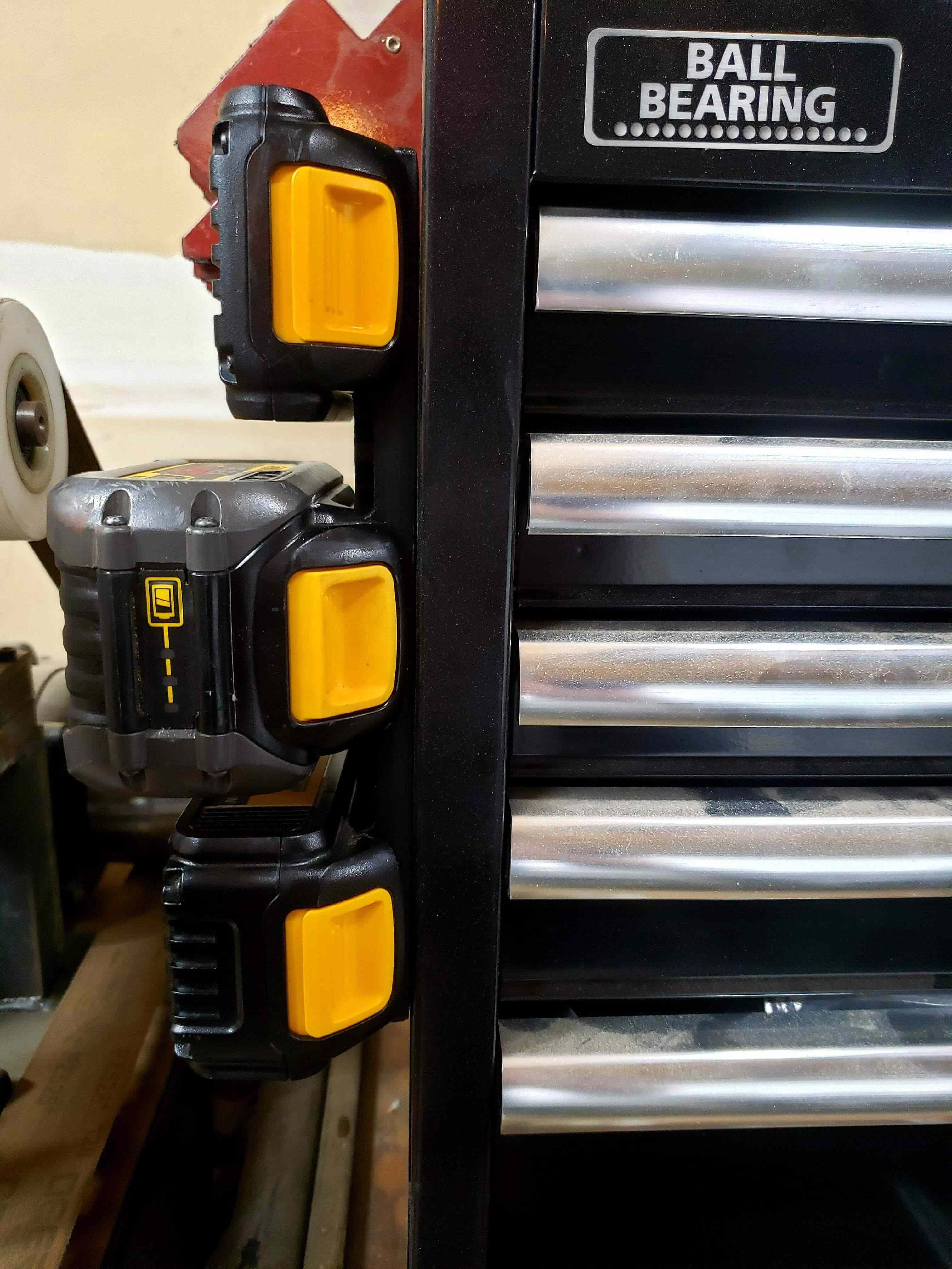Magnetic DeWalt 20v battery mount 3d model