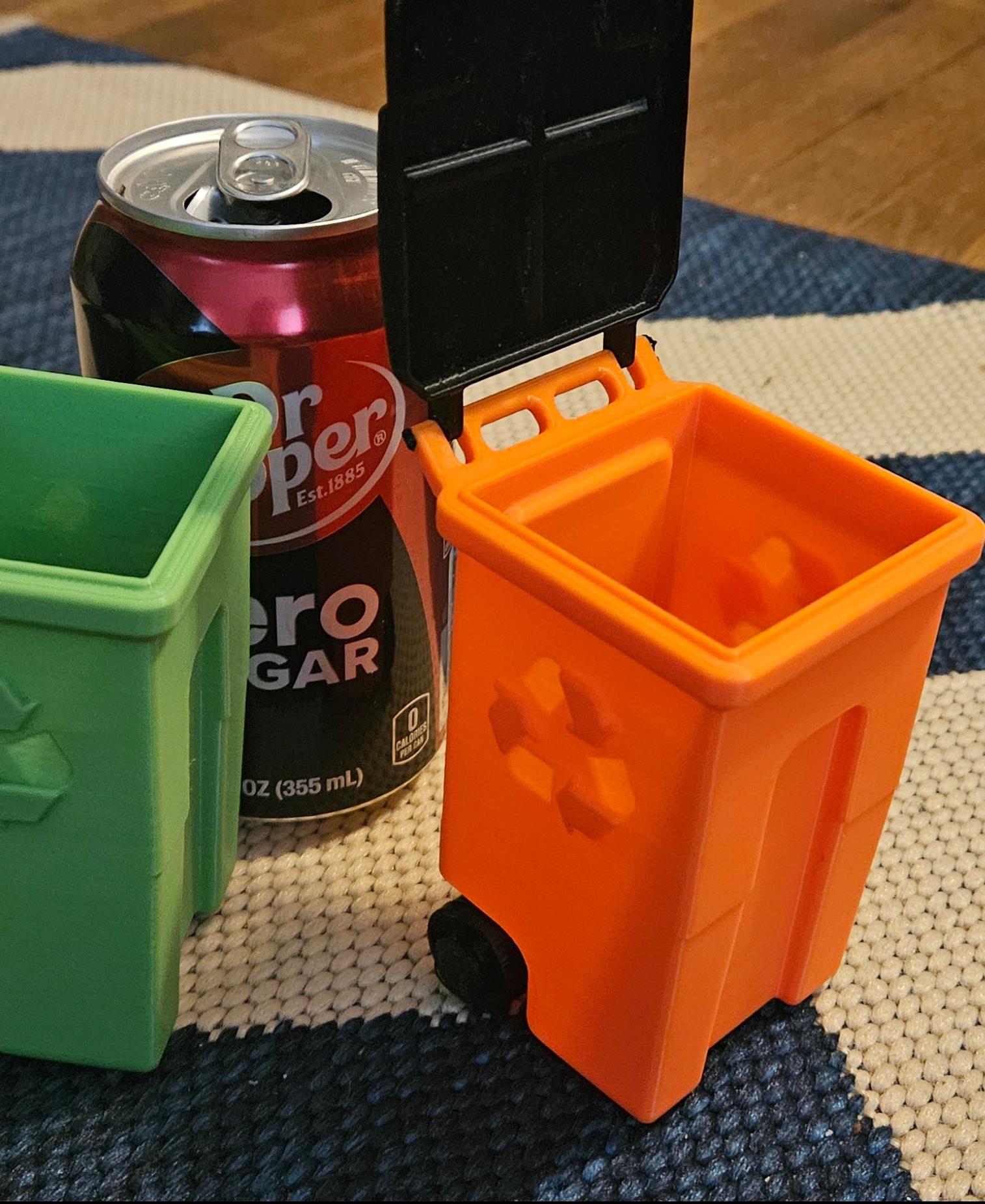 Mini Recycle Bin  - Pop can for scale - 3d model