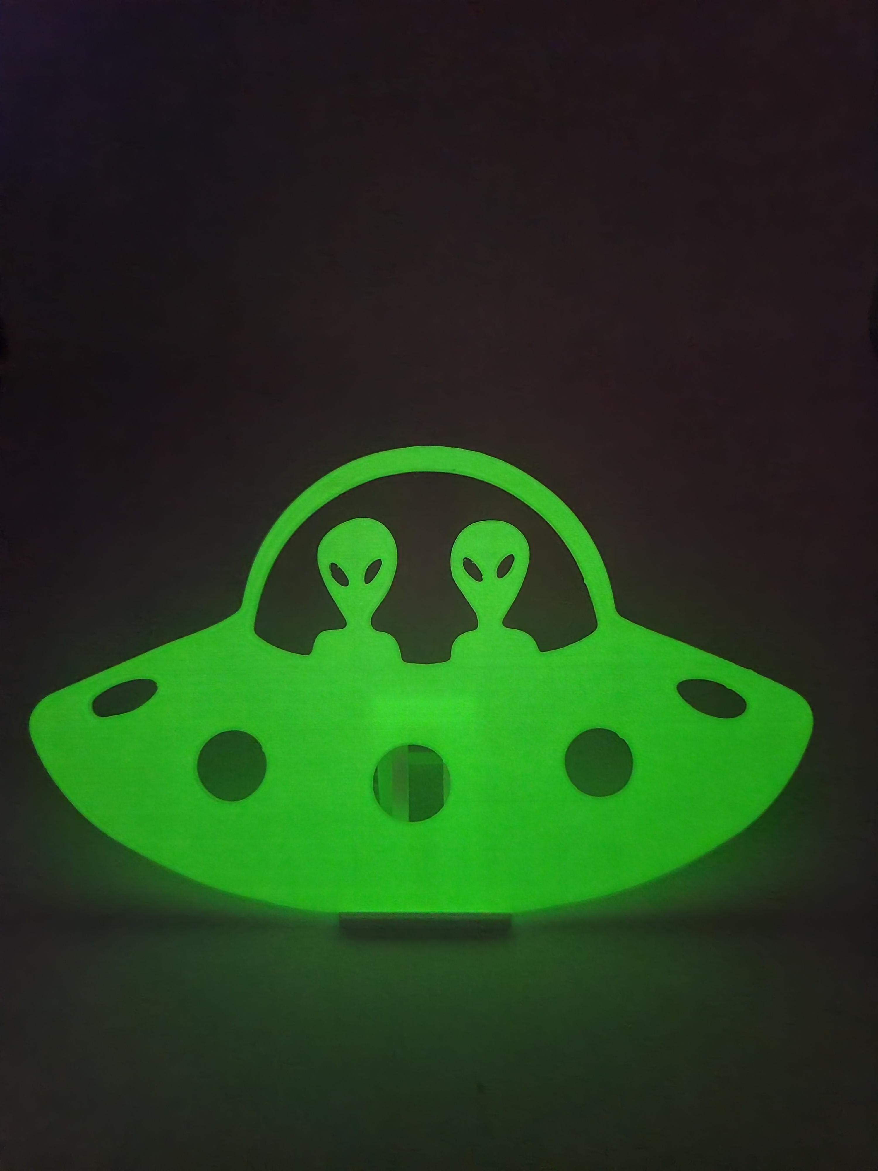 Glow-in-Dark wall / ceiling 2 Aliens UFO 3d model