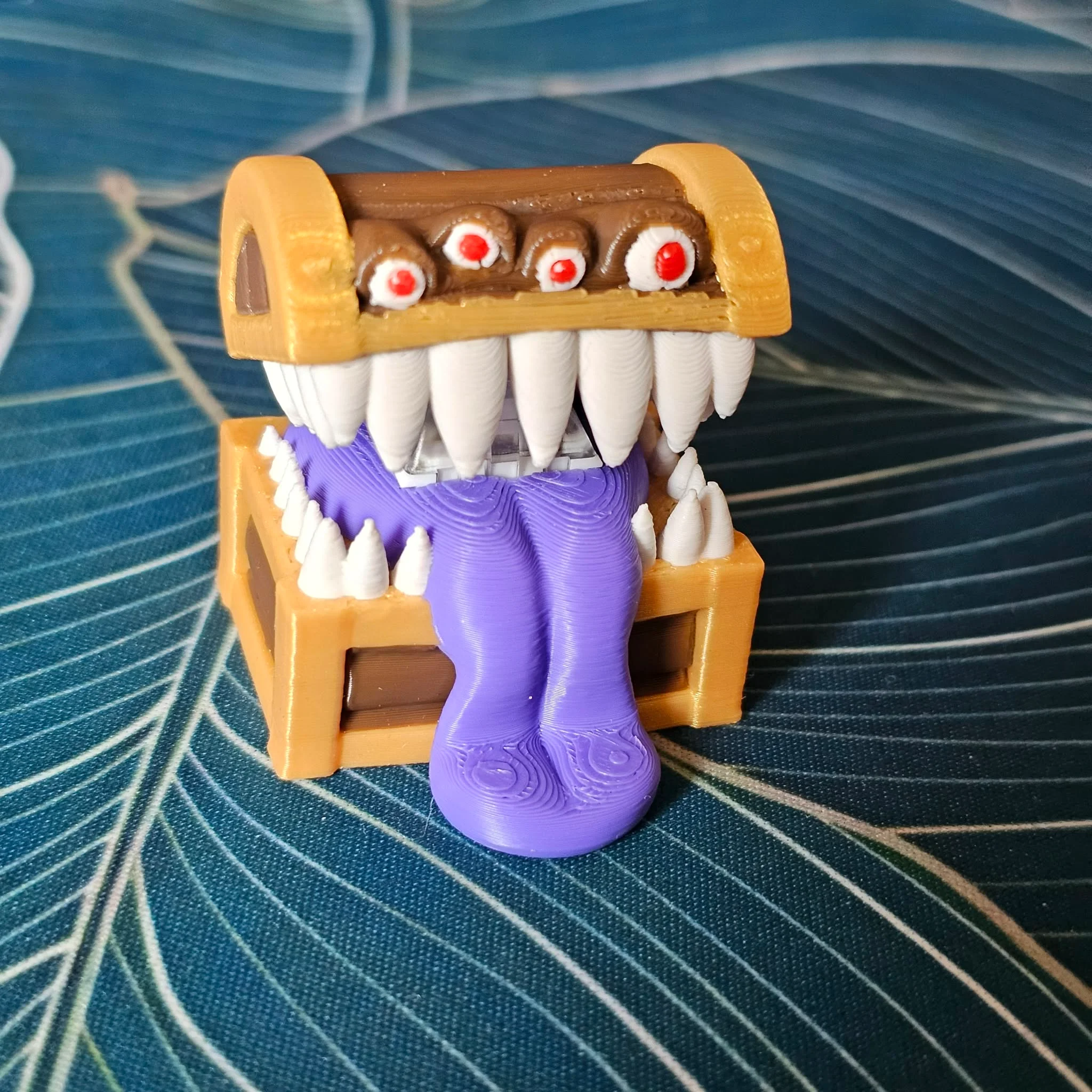 Fun easy print.
The top part of the clicker is a bit wobbly so make sure to add glue