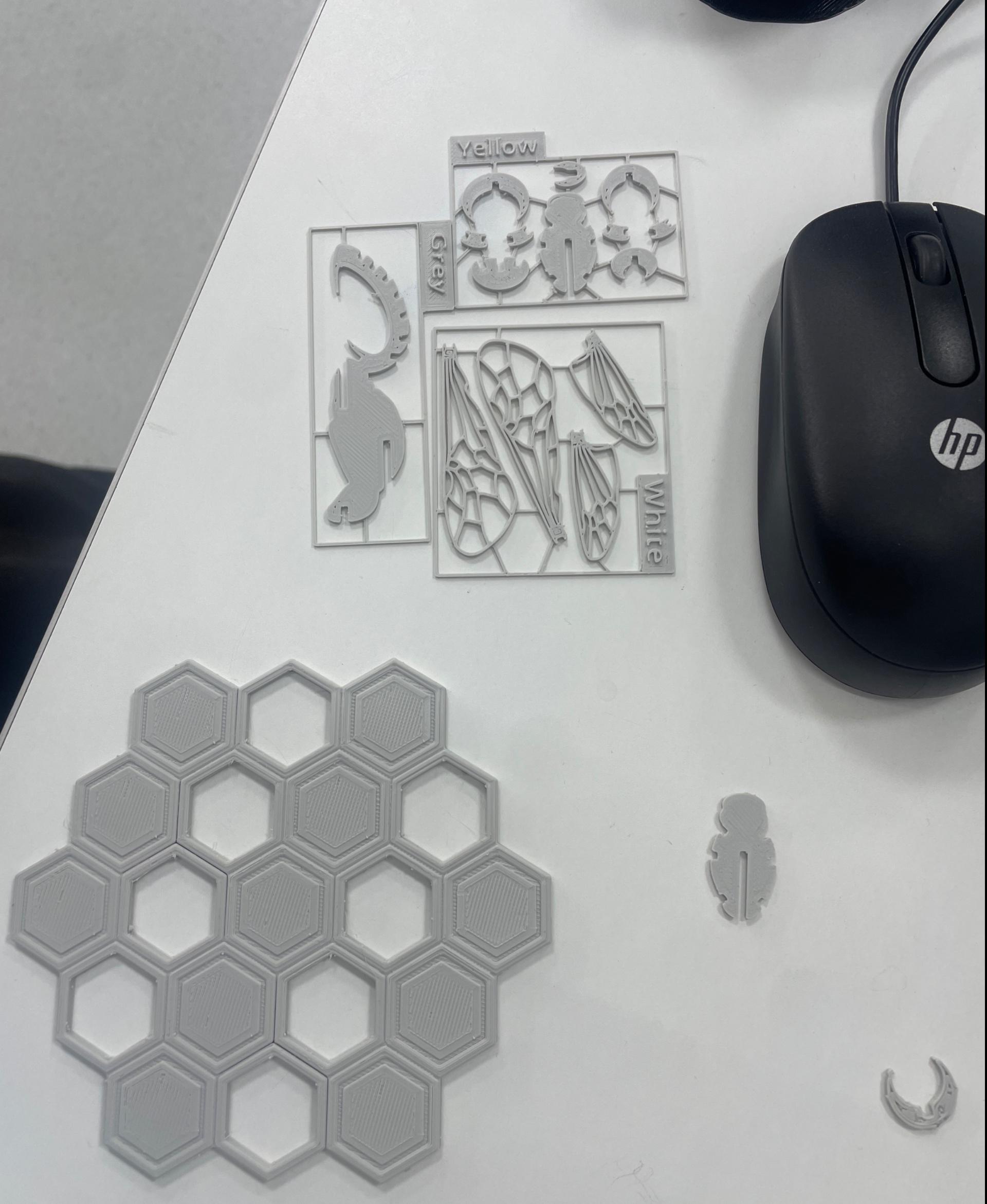 wasp - bee on honeycomb - How to build?? - 3d model