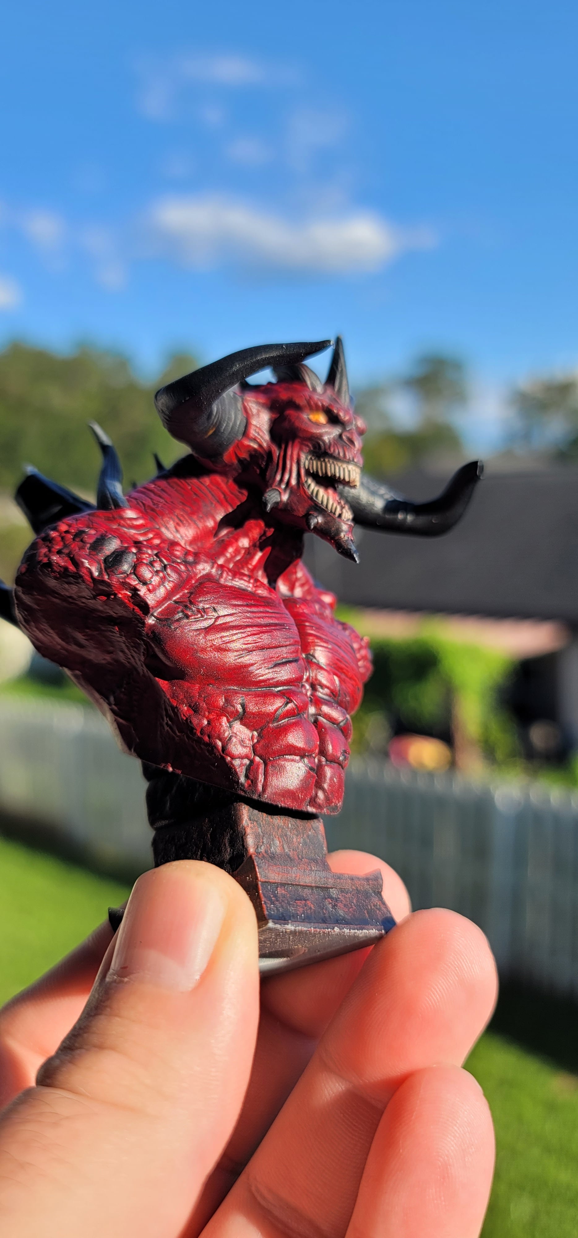 Wonderful model.
I printed it in Elegoo Space Grey 8K on my Elegoo Mars 5 Ultra at 0.05mm layer height. The pre-supported model was easy to remove from the supports.
I painted this mainly with Citadel Blood Red contrast paint and Vallejo black. The teeth and mouth were done with Vallejo red and Game Color bone. An application of Nun Shade Oil from Citadel was used for the face and a diluted Polly Acryl black was used as a wash on the rest of the body. The base also used some Polly Acryl and Vallejo Blood Red.