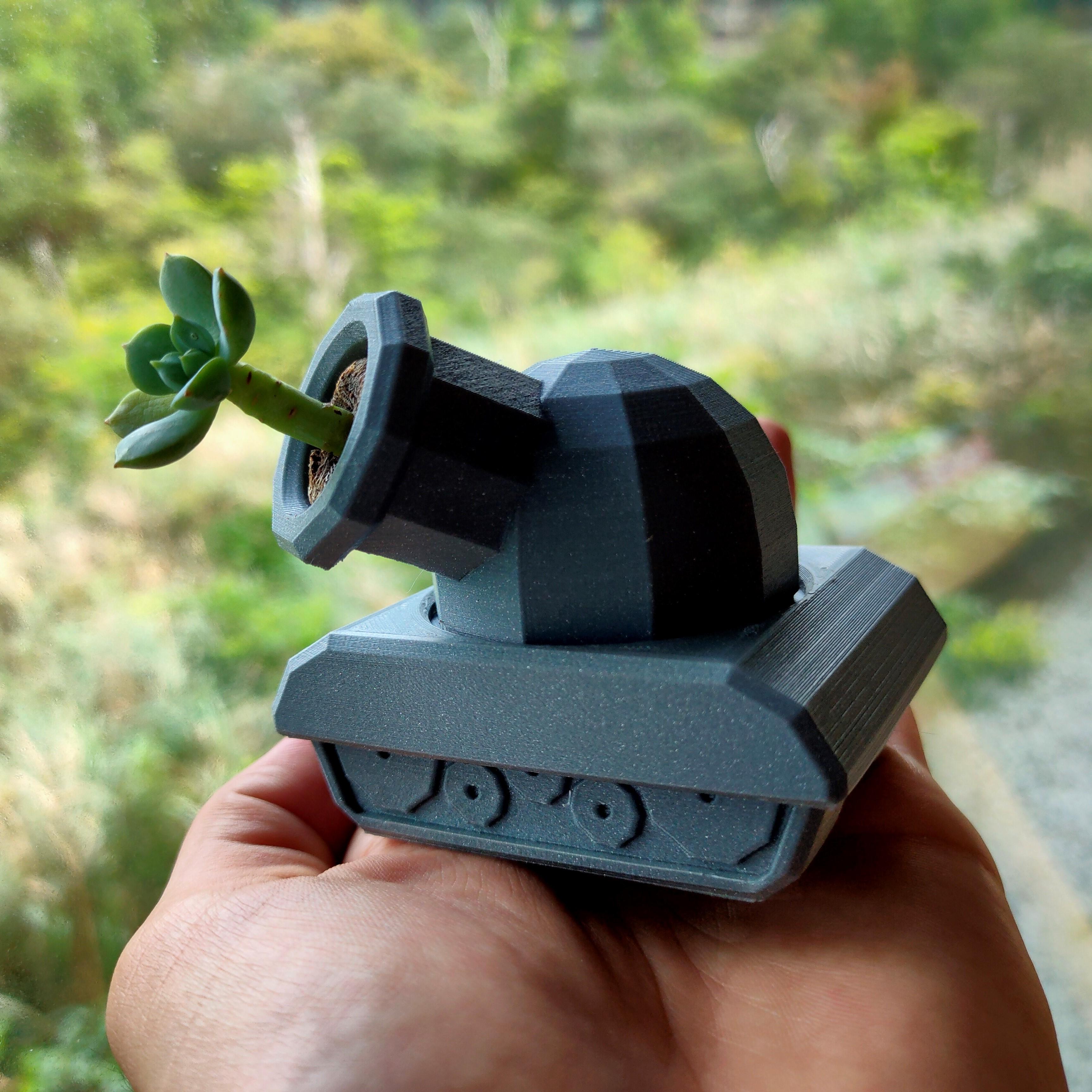 Tankpot: tank shaped plant pot 3d model