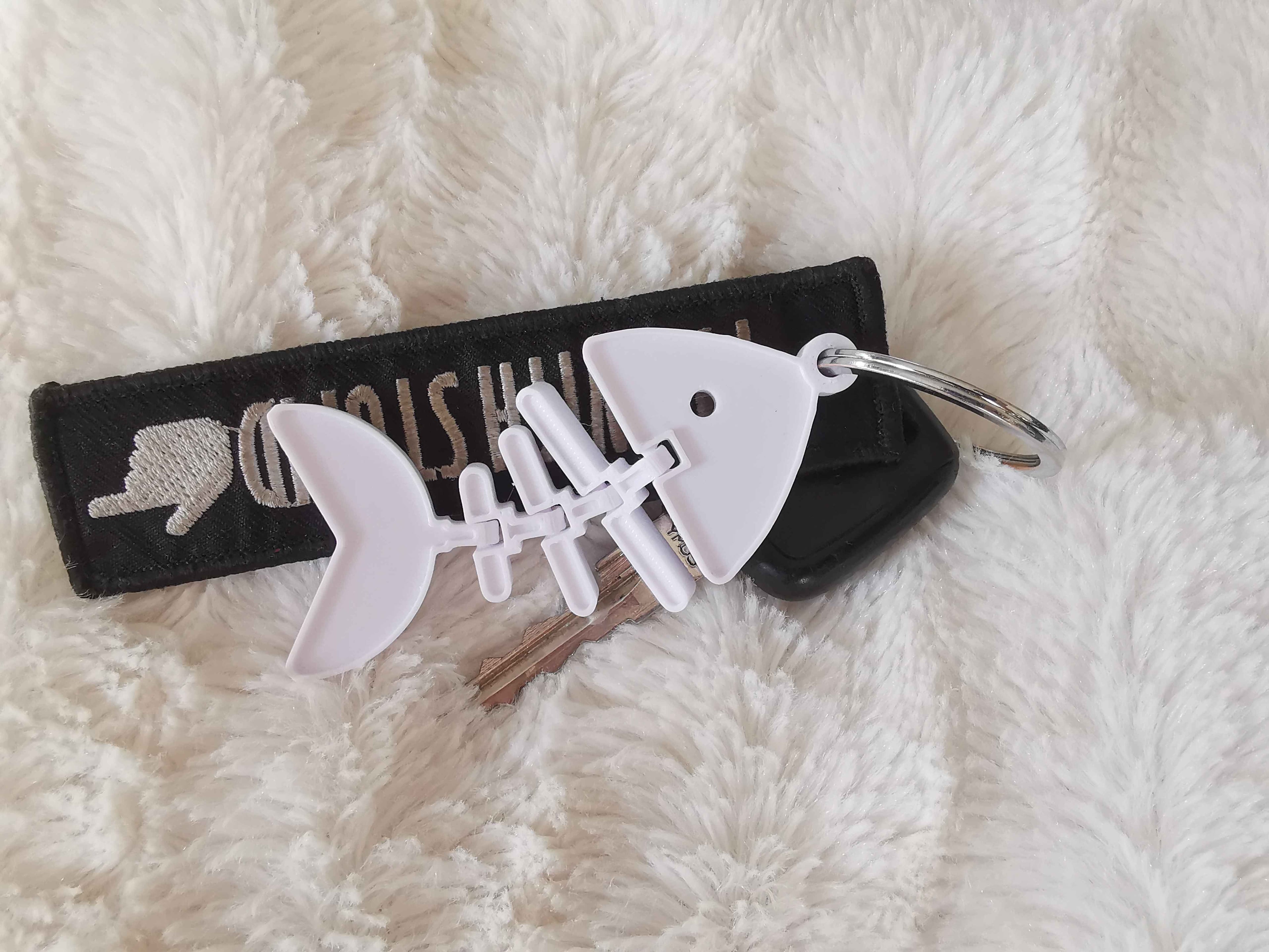 Articulated Skeleton Fish Keychain 3d model