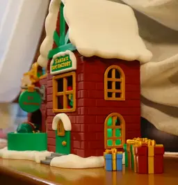 Santa's Toy Factory with Elf (Motorized conveyors) 3d model
