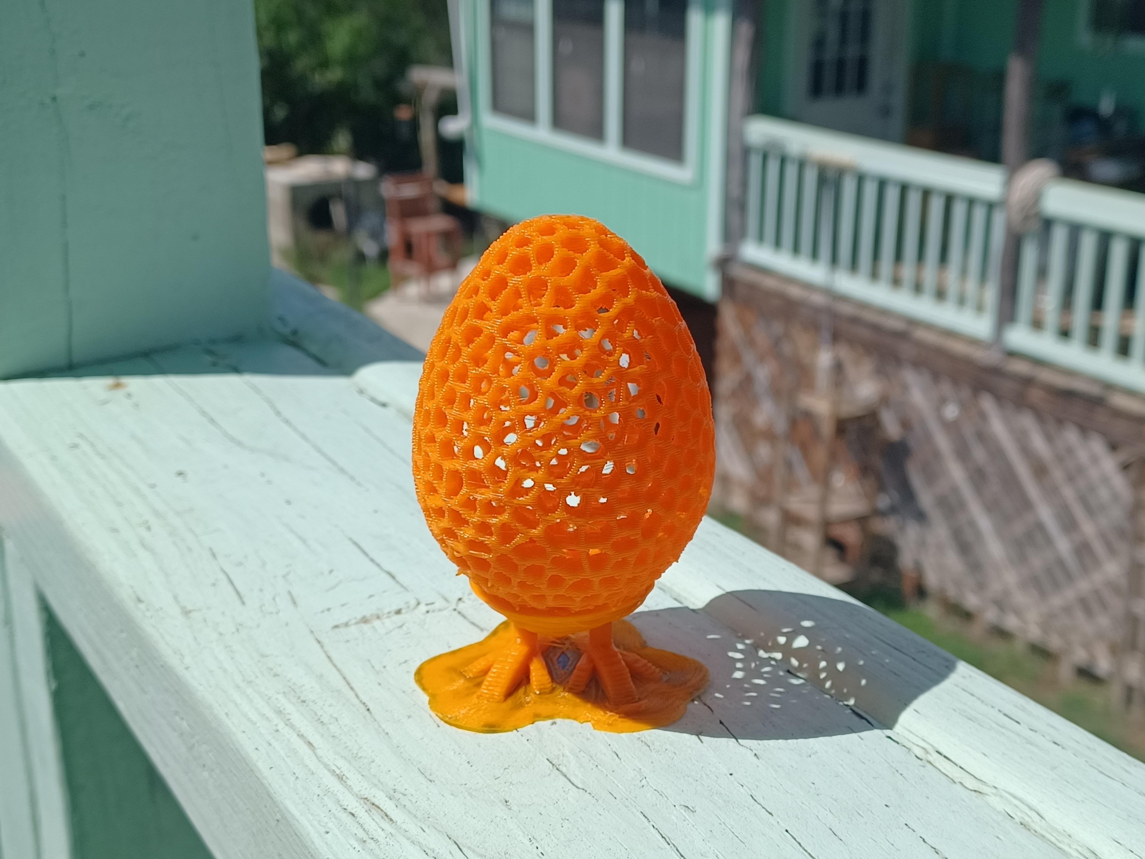 Ornamental Egg (Voronoi) - I gave it some legs! - 3d model