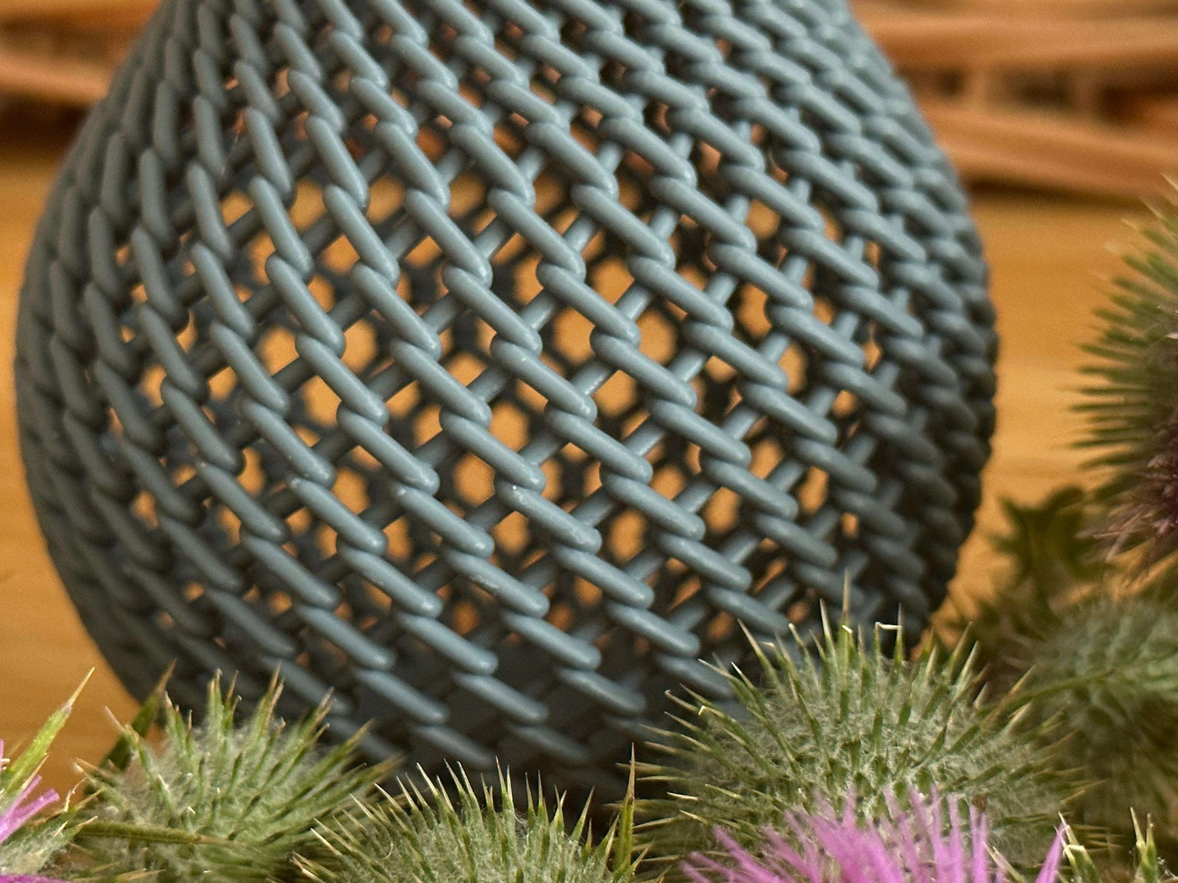 Round Chain Link Vase - Resin 3d model