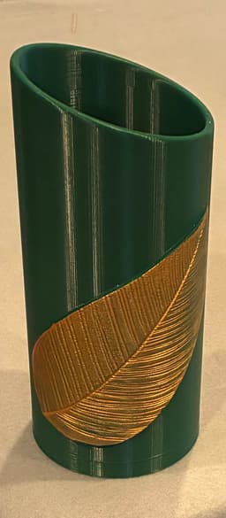 This is the same item I printed but now I have painted the leaf in gold. Which do you prefer? 3d model