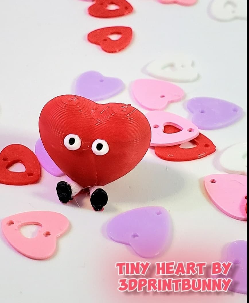 Tiny Heart by 3DPrintBunny in red, white & black.