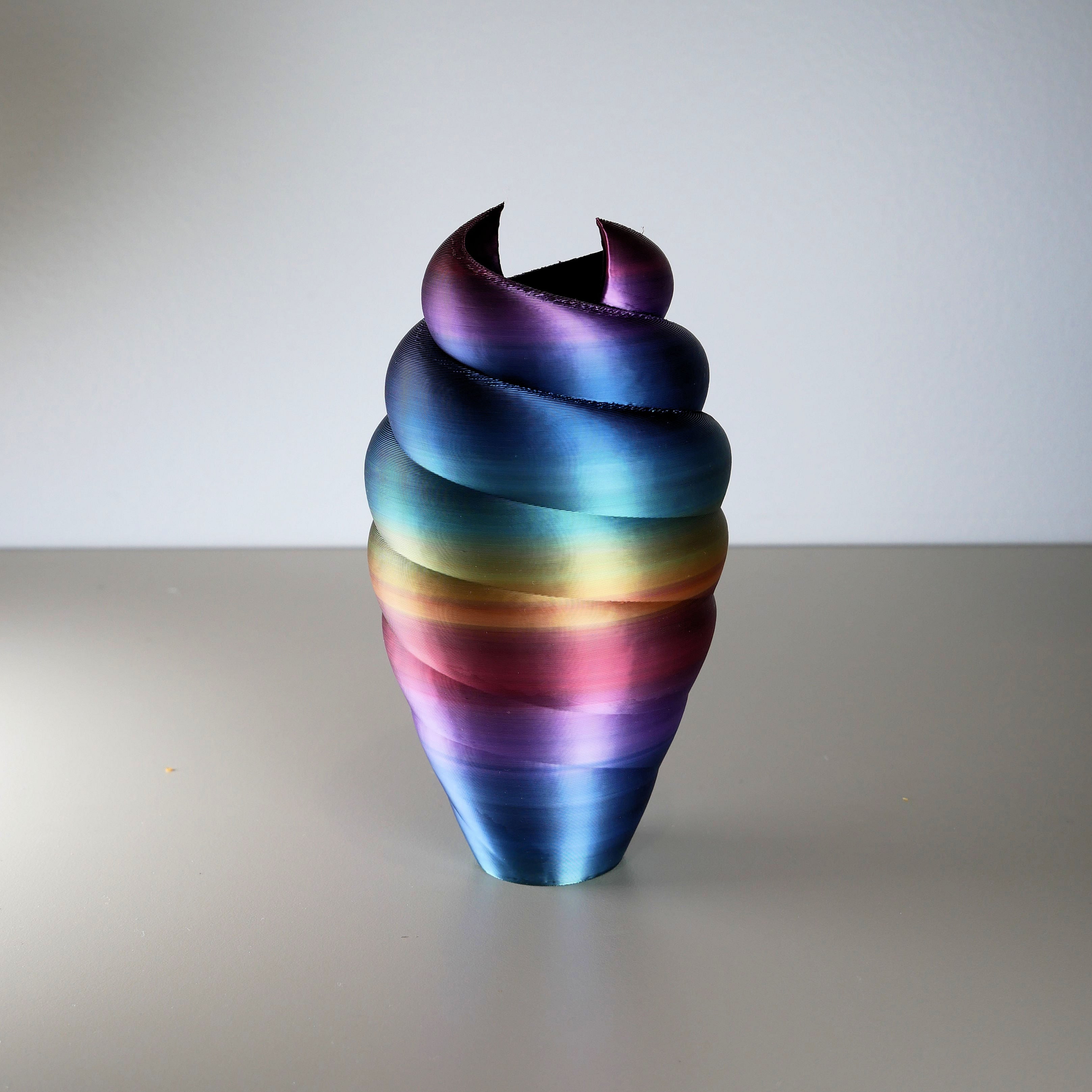 Whirly Vase 3d model