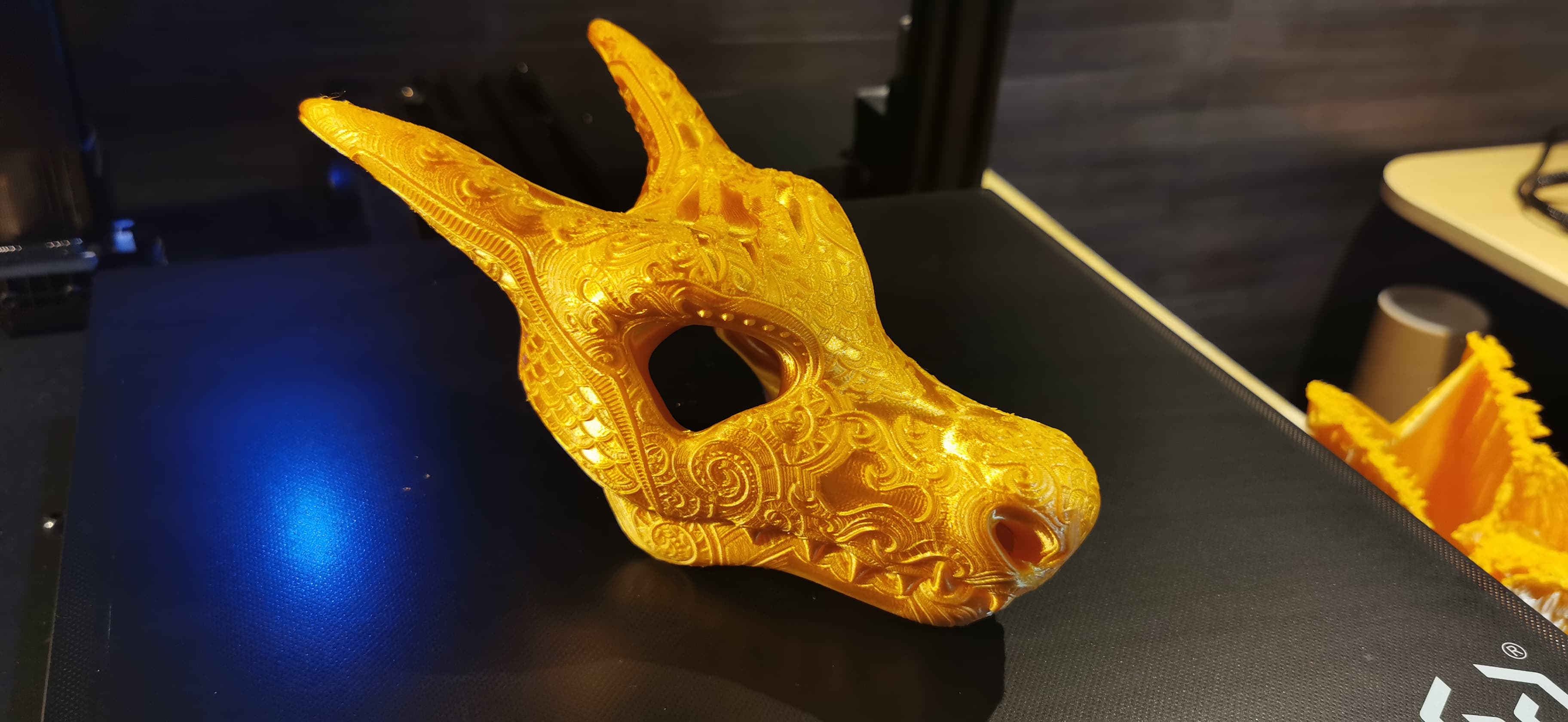 Artillery Sidewinder X2, 0.16mm layer height, 4 walls, 15% infill cubic, 60mm/s, tree support (5% density), skirt.
Azurefilm Silk orange flame, great render !