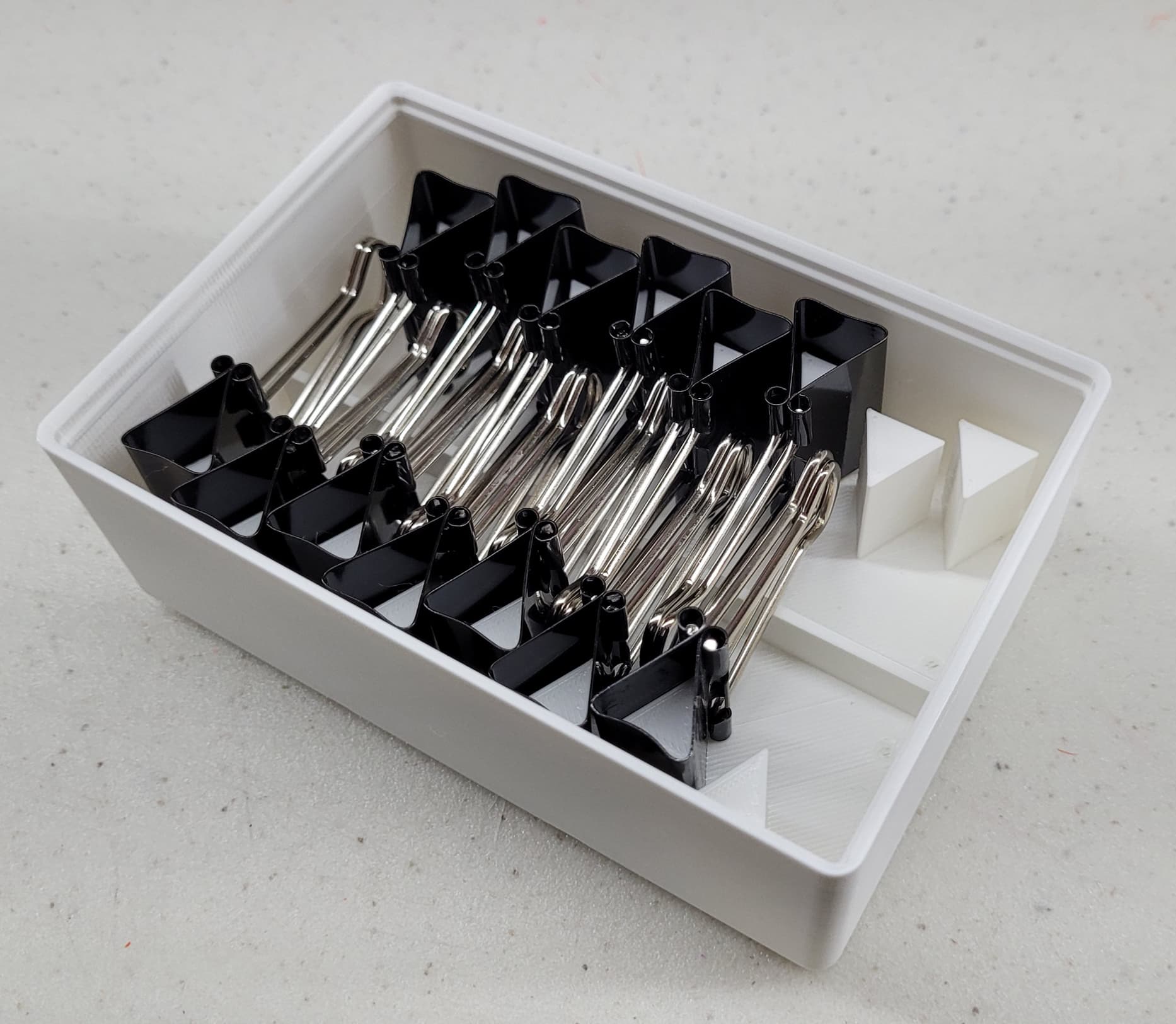 Gridfinity Medium Binder Clip Bin 3d model