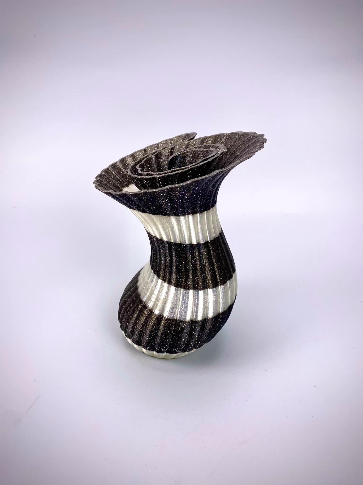 Tapered Monocoiled Vase 3d model