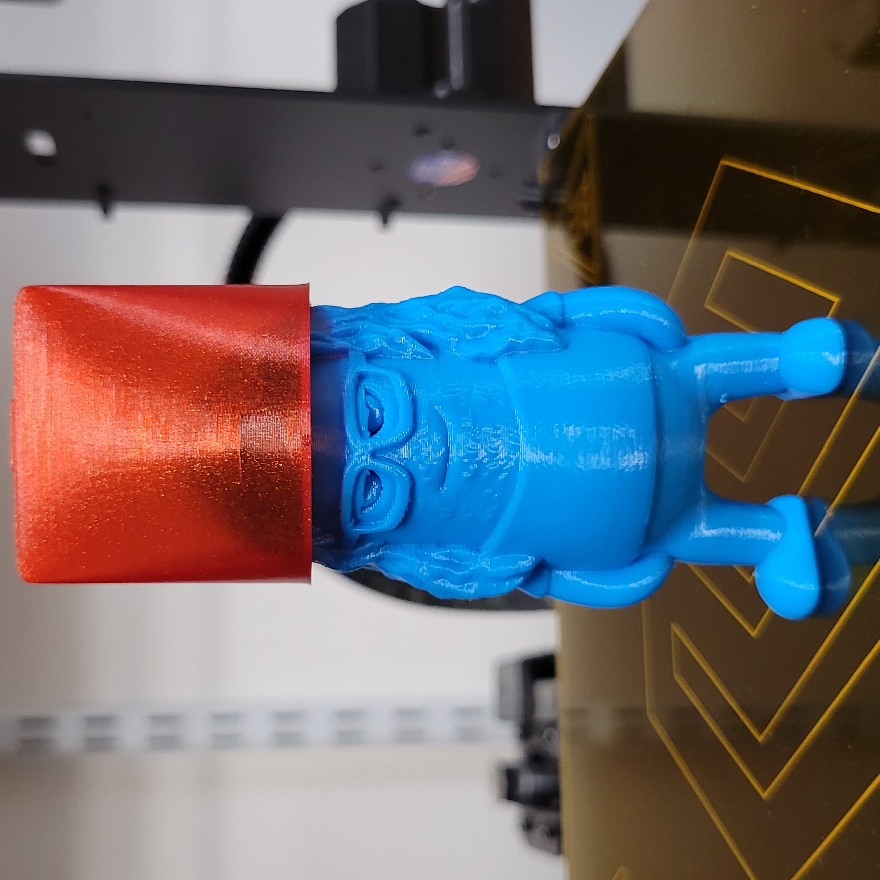Mini Jim with "Sqriancle" geometric figure resized to be a hat for the little guy. Details for the "Sqriancle" on Cults3D: https://cults3d.com/en/3d-model/various/sqriancle