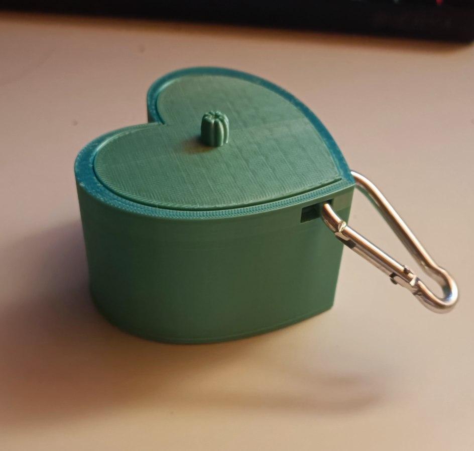 Remix of Simple Heart Box with Lid -- Lockable edition 3d model