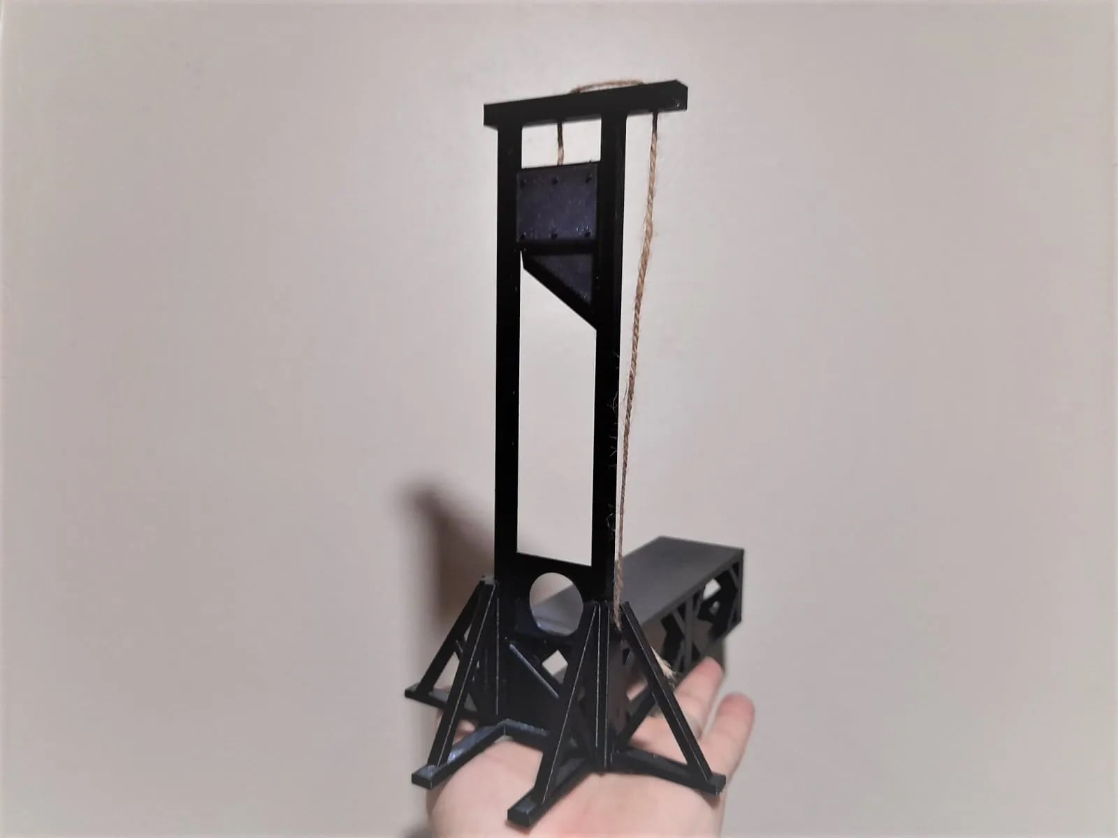 Madame Guillotine - Desktop Edition 3d model