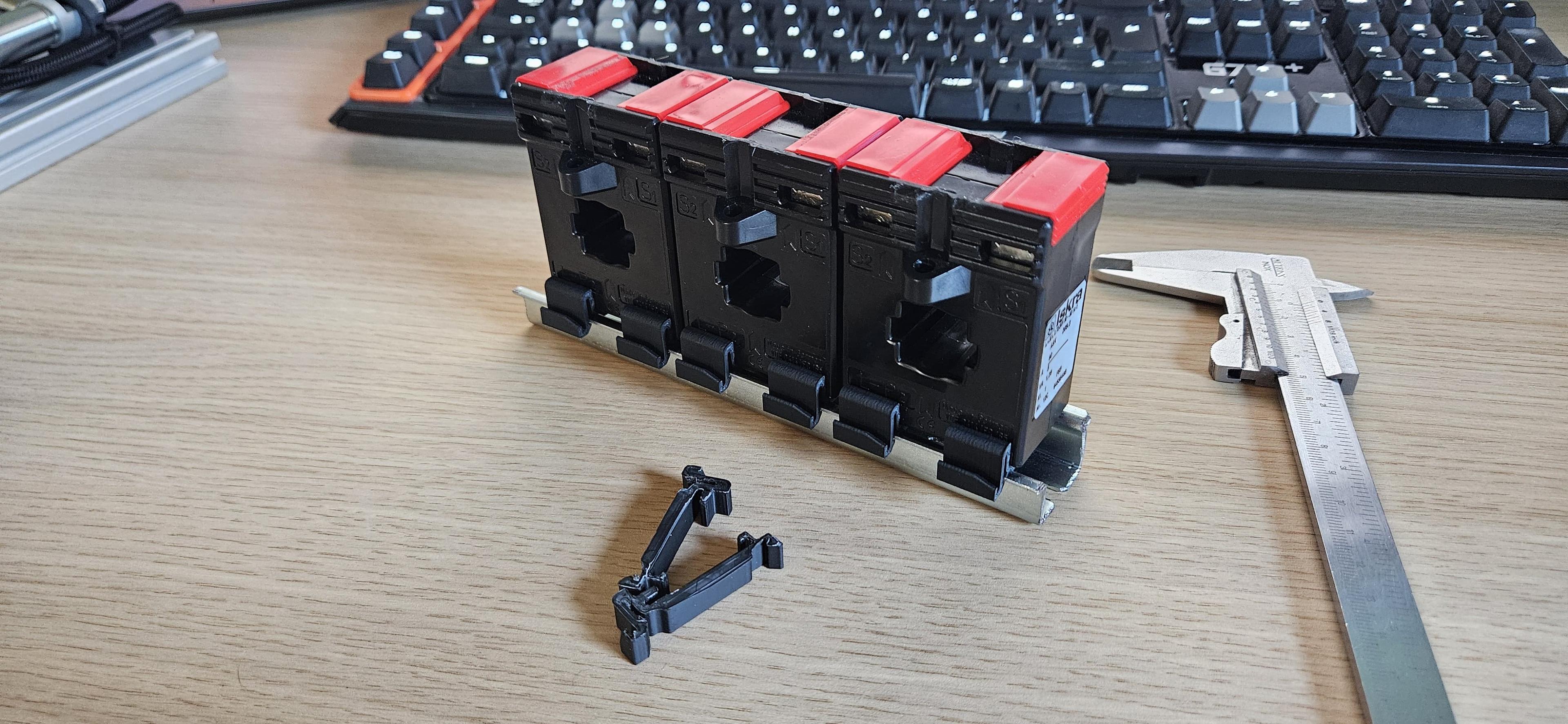 Iskra current transformer DIN rail adaptor 3d model