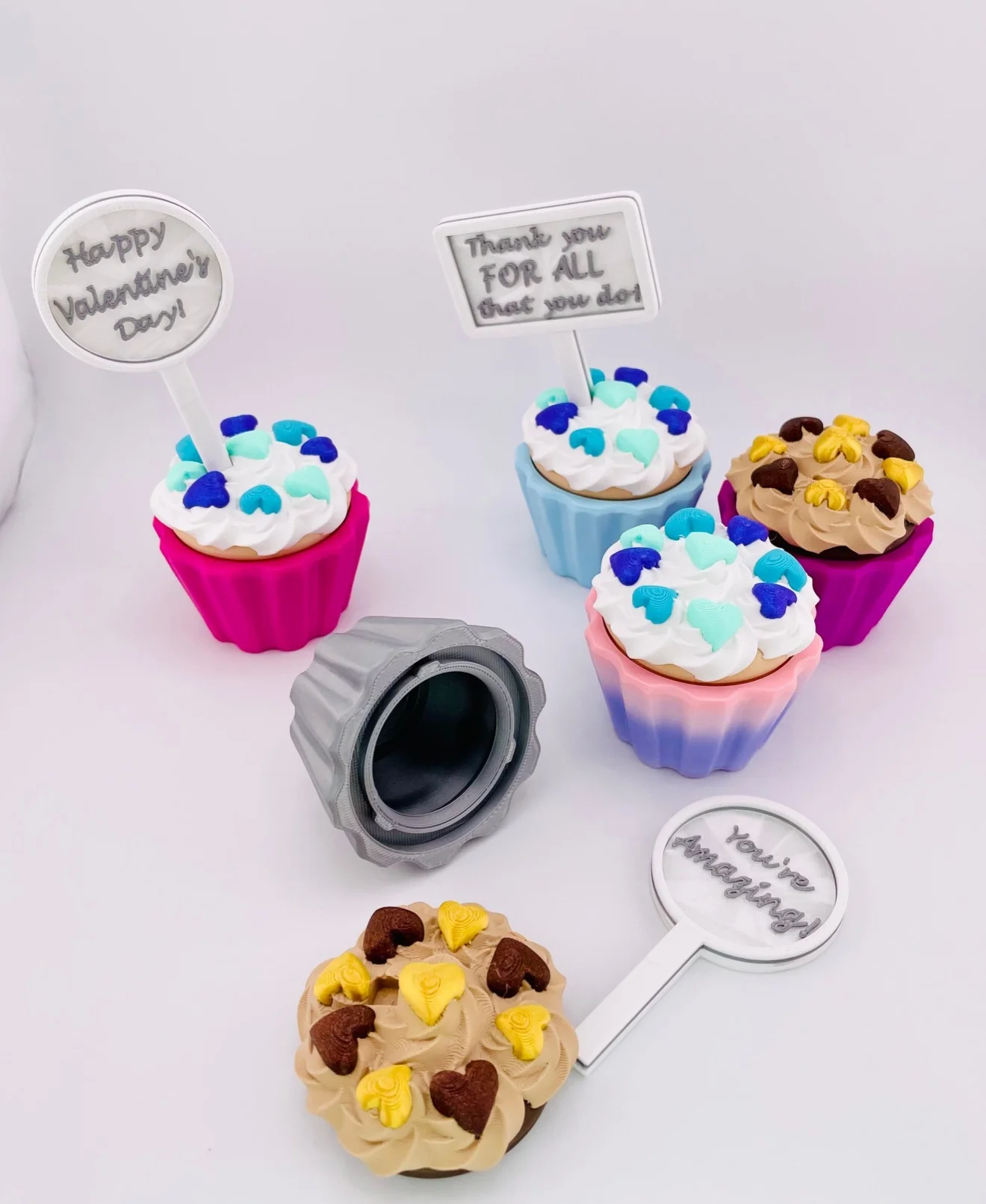 Cupcake Container -Hearts with signs 3d model