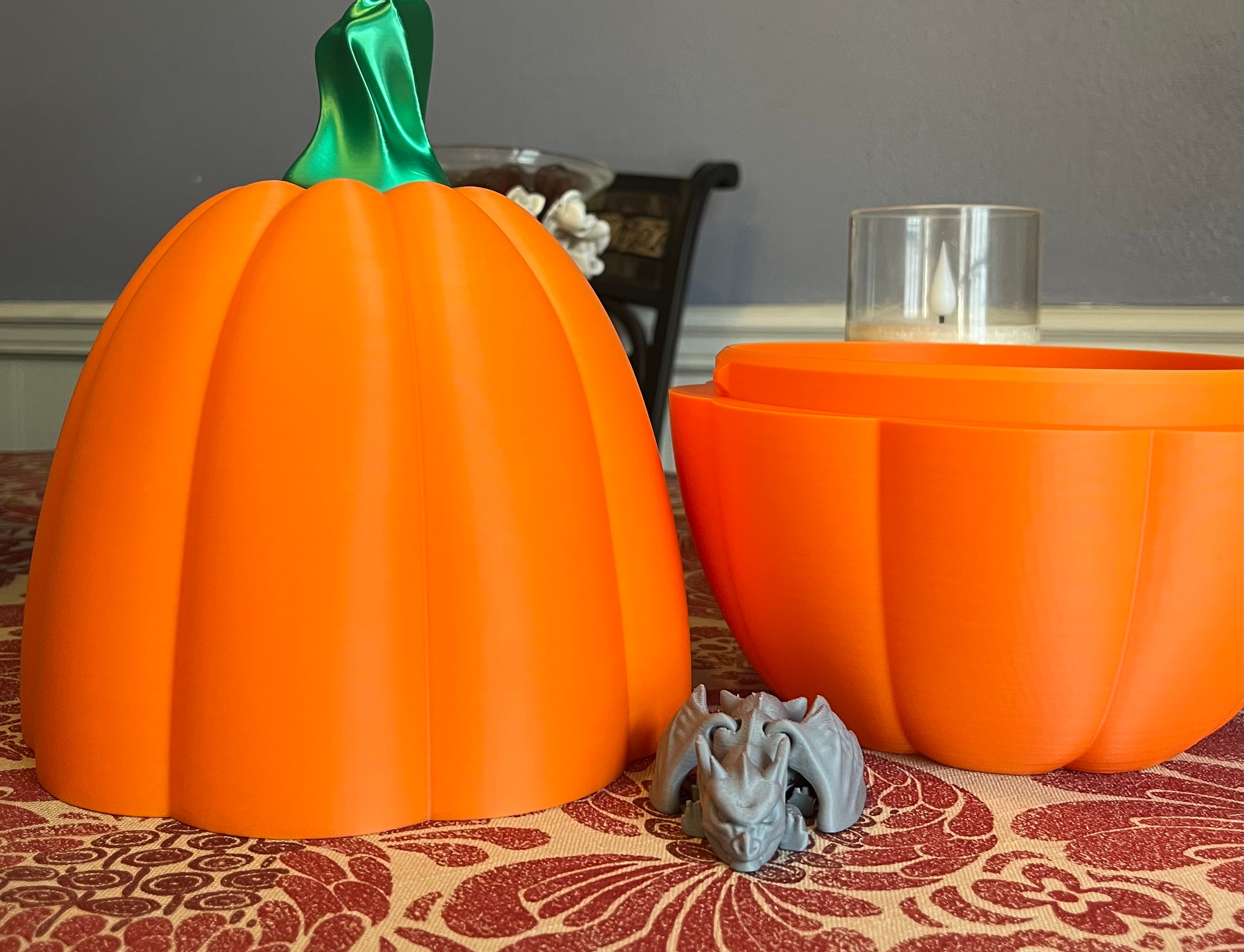 I'm a fan of spooky season so I had to print this as soon as it came out! I love it! Printed in Bambu Basic PLA Orange and Duramic Silk green.