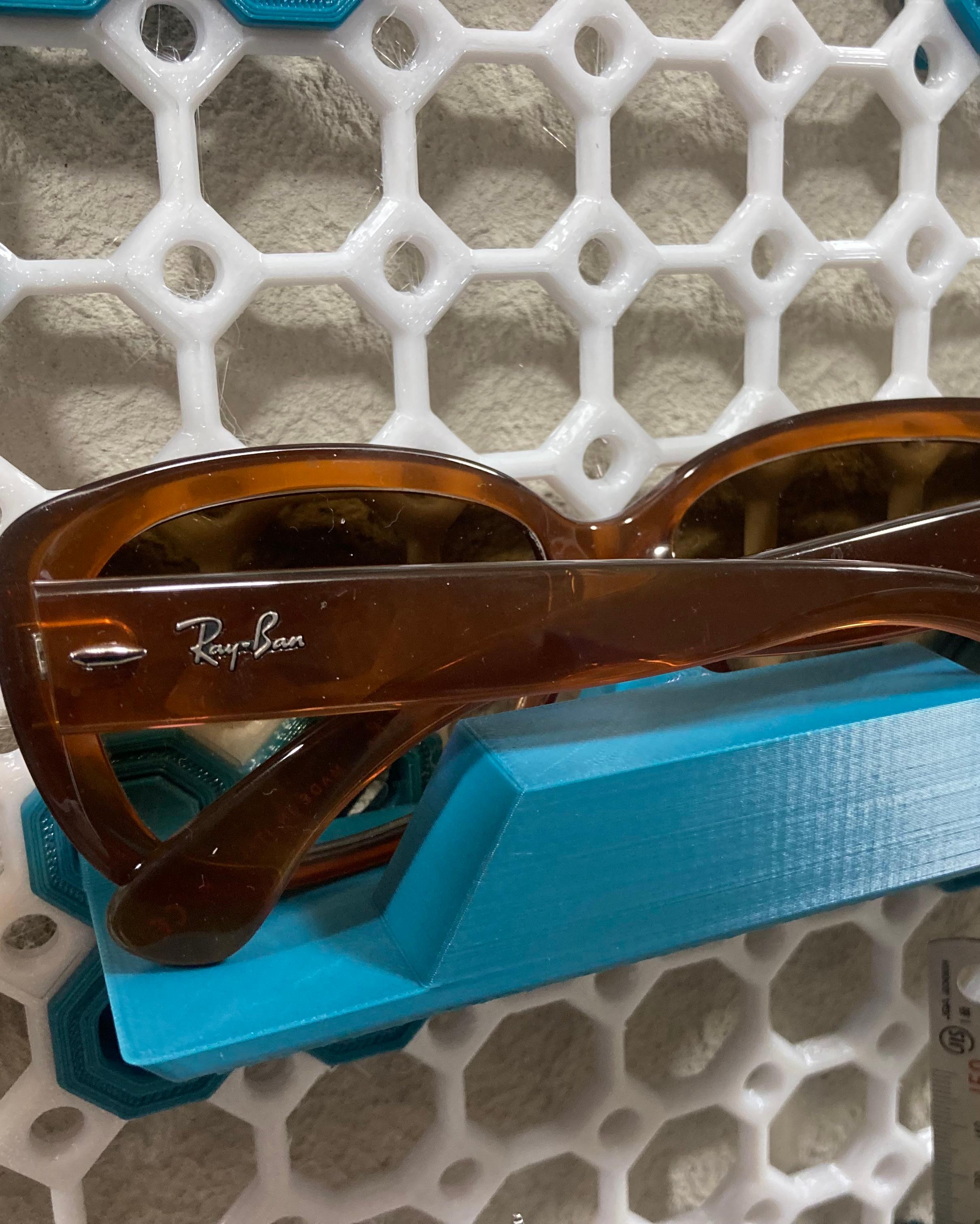 Holder for sunglasses and reading glasses for Multiboard 3d model
