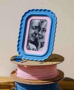 Picture Frame Bloom with Desk Stand & Wall Mount for 90x130mm Photos Printable 3d model