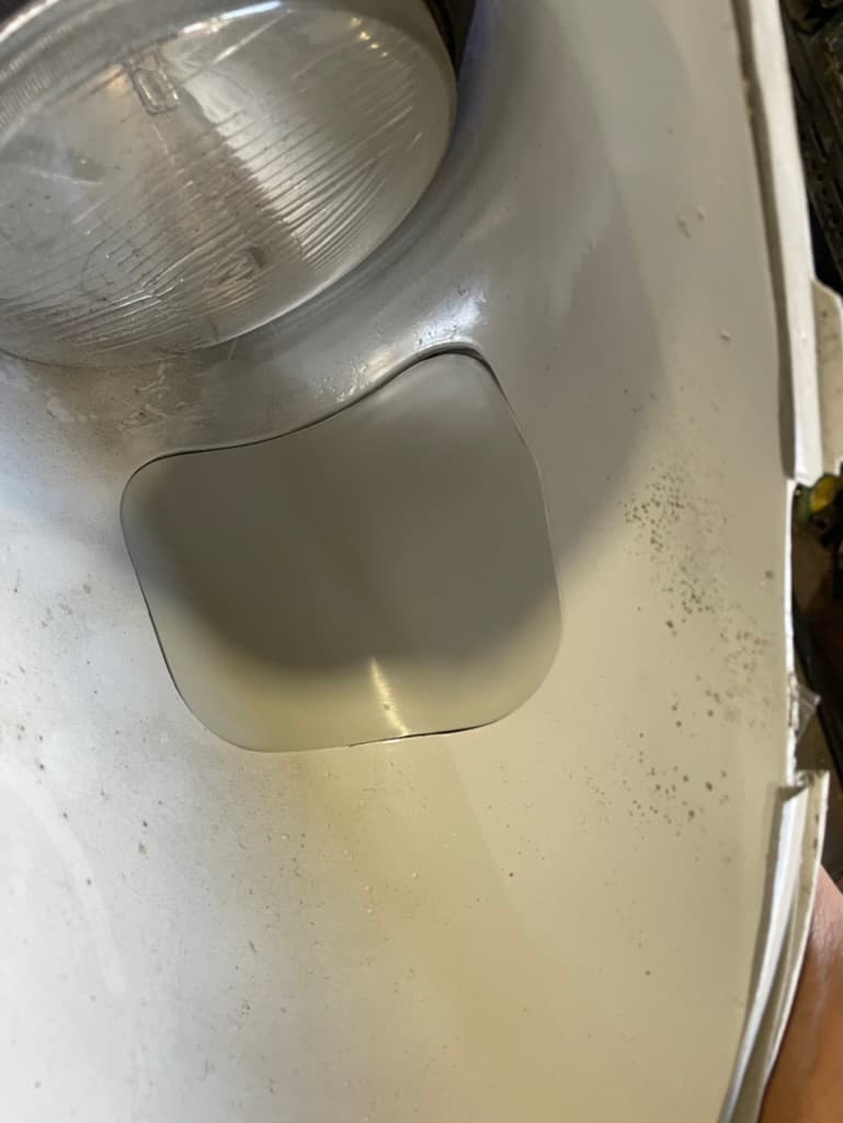 Citroen DS Right Headlight hatch Modified clip.stl 3d model