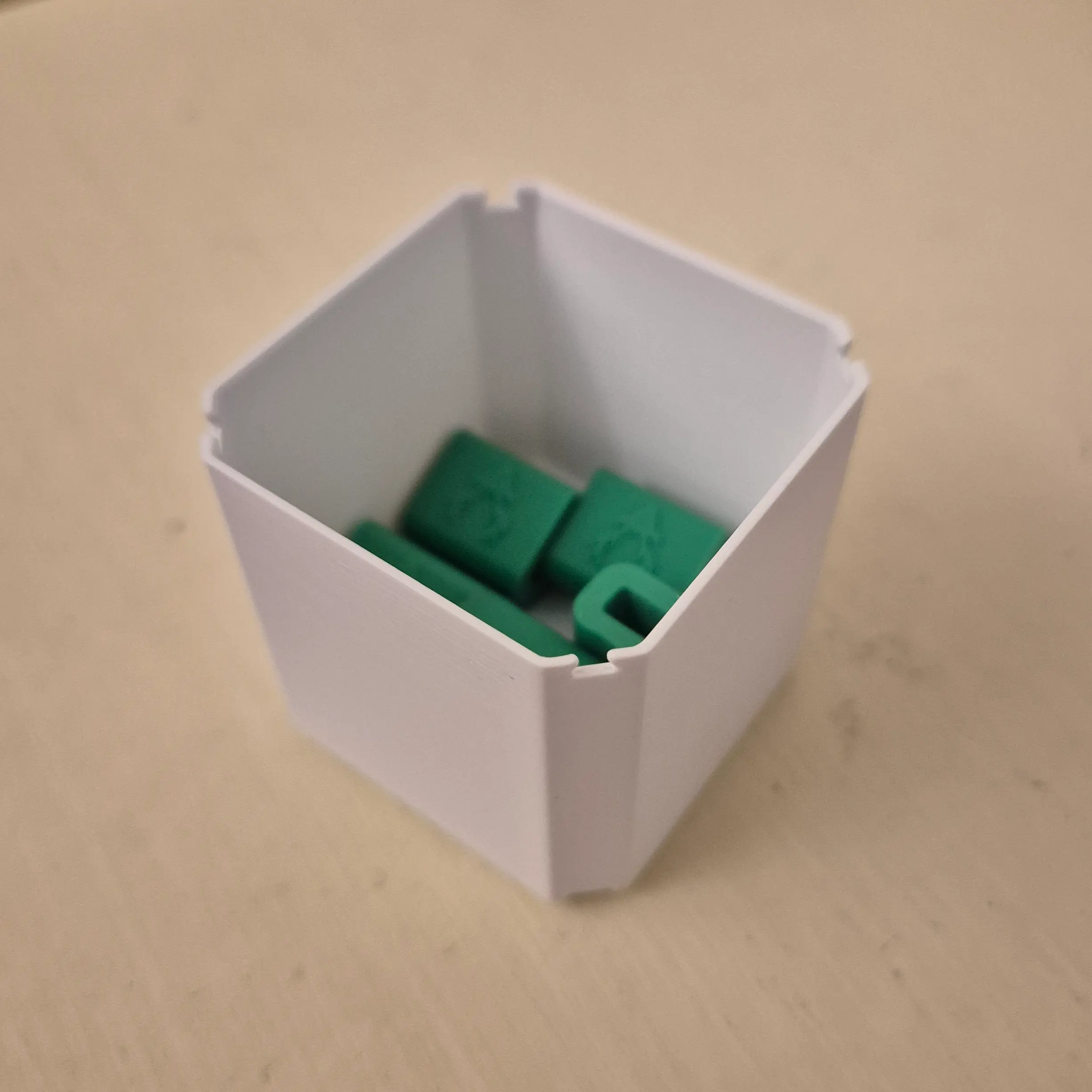 Anycubic Bright White PLA. Gyroid infill.