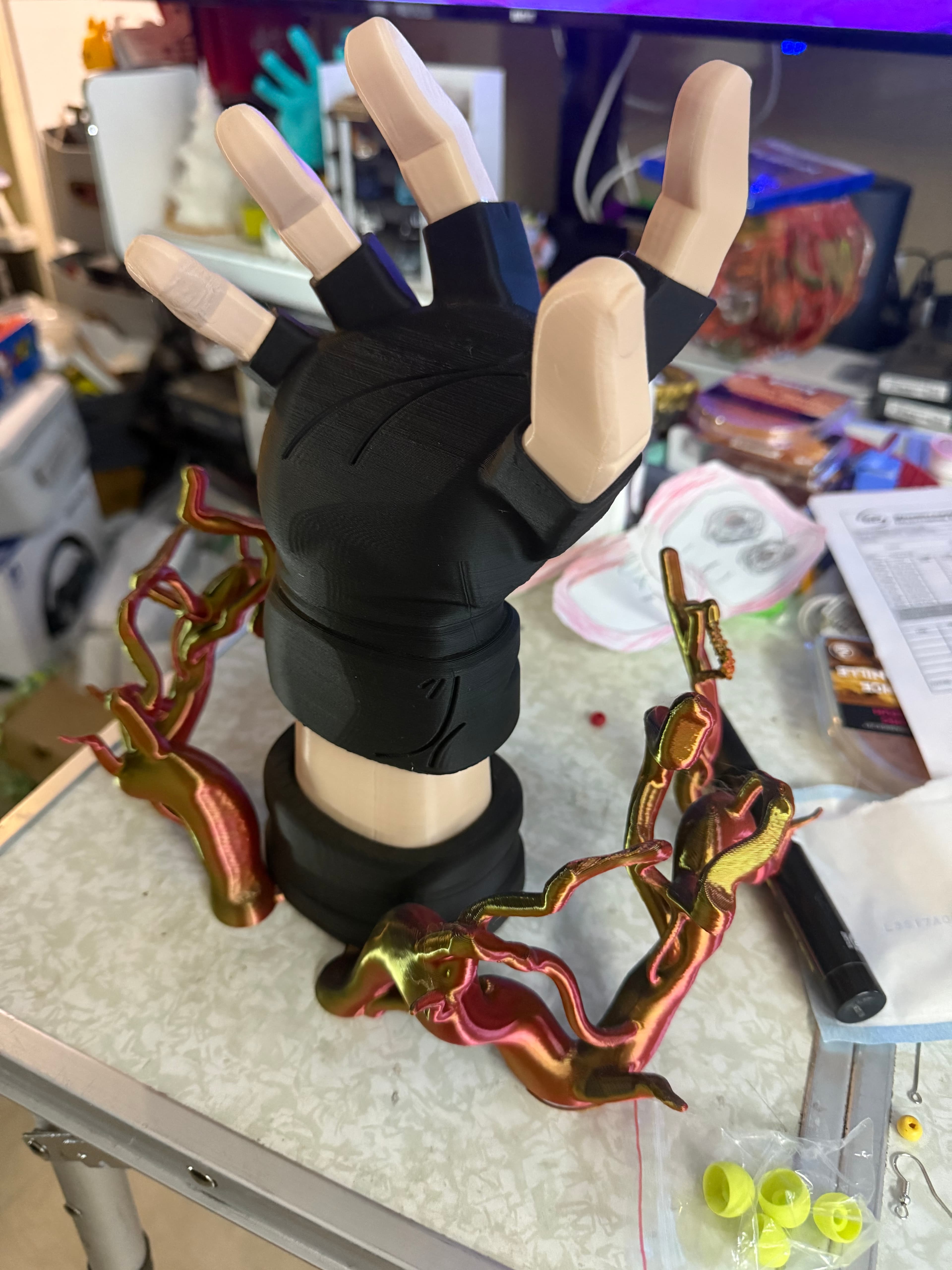 Alright made it a general character one as I forgot it was dark blue gloves. Anyway since I changed the glove color I figured why not change the lightning color too? I did the lightning color in red gold and black shifting pla filament