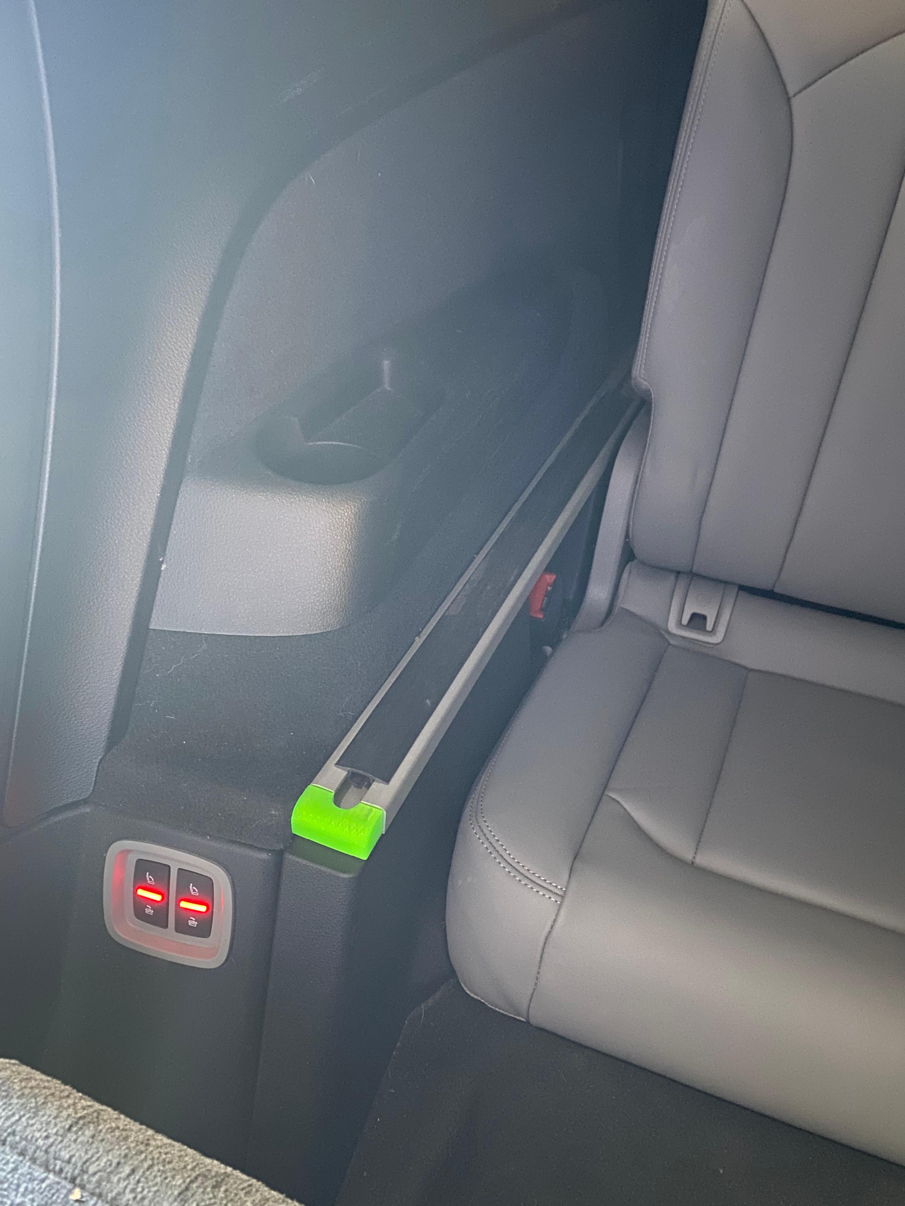 Audi Q7 Quattro Backseat Rail Plug 3d model