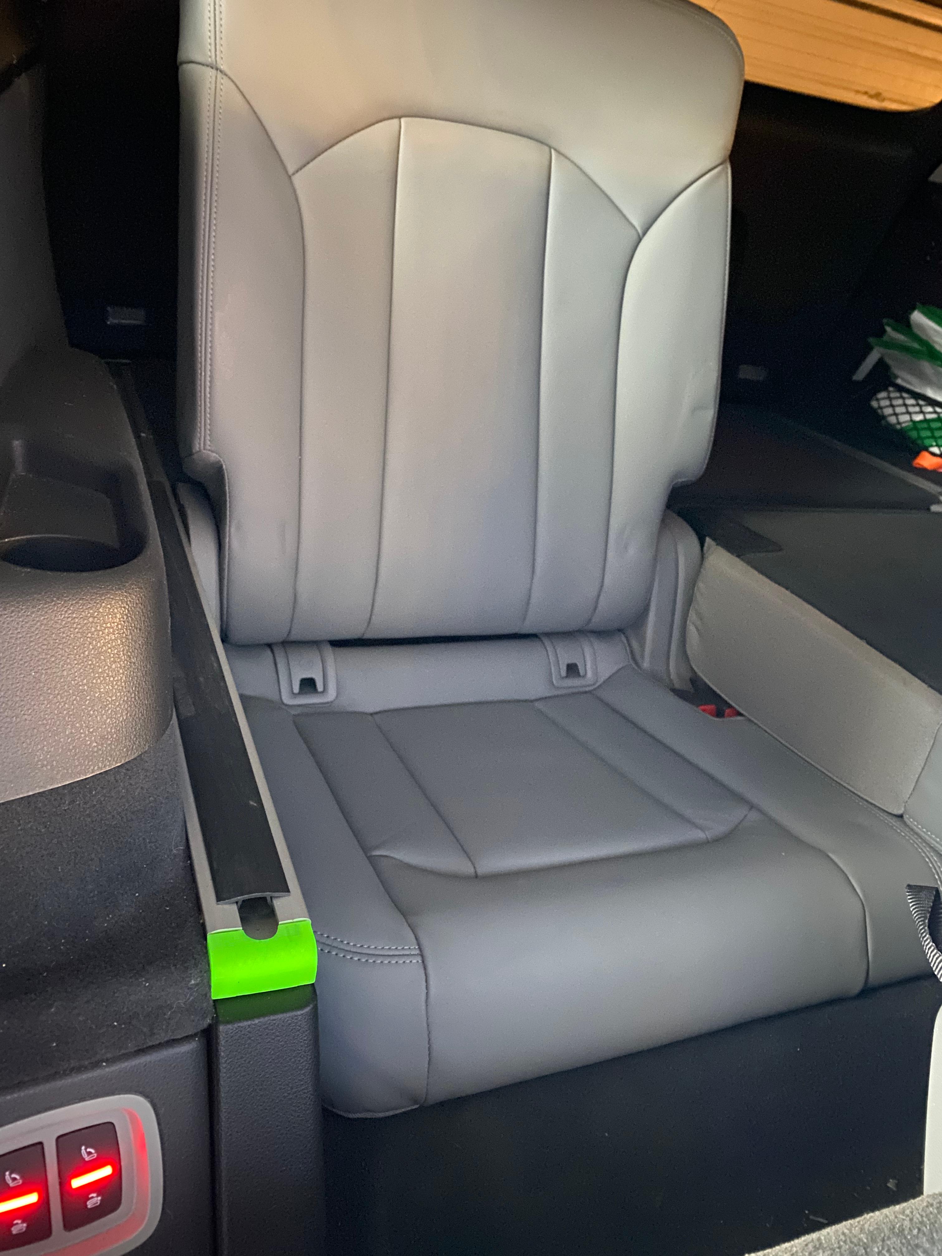 Audi Q7 Quattro Backseat Rail Plug 3d model