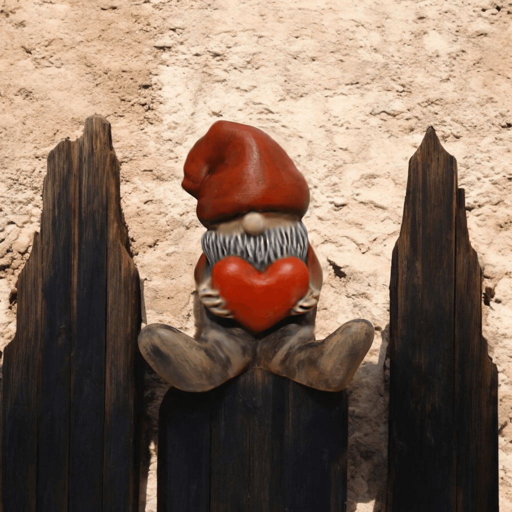 Gnome Holding Heart 3d model