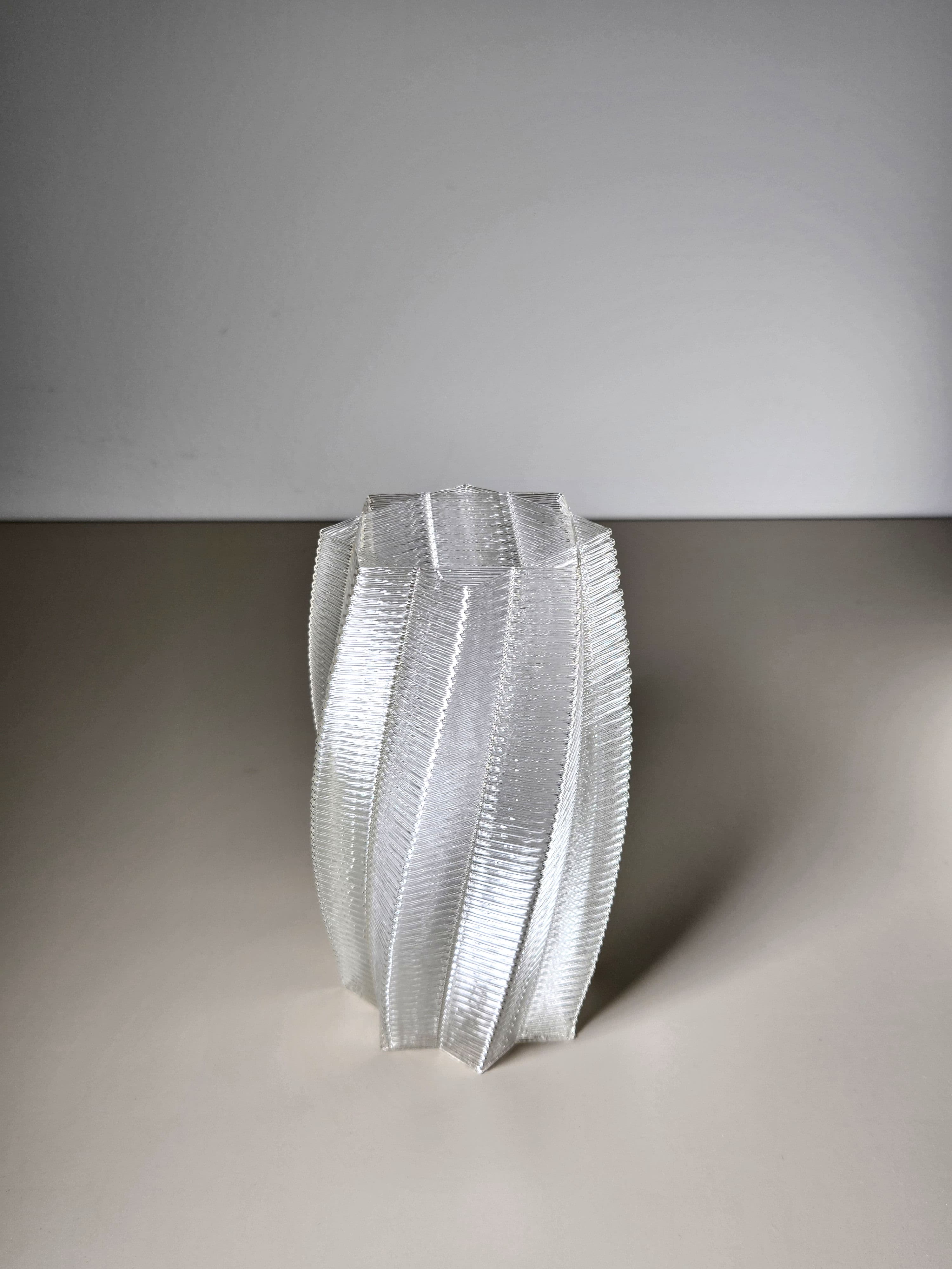 CrossLoop Vase 3d model