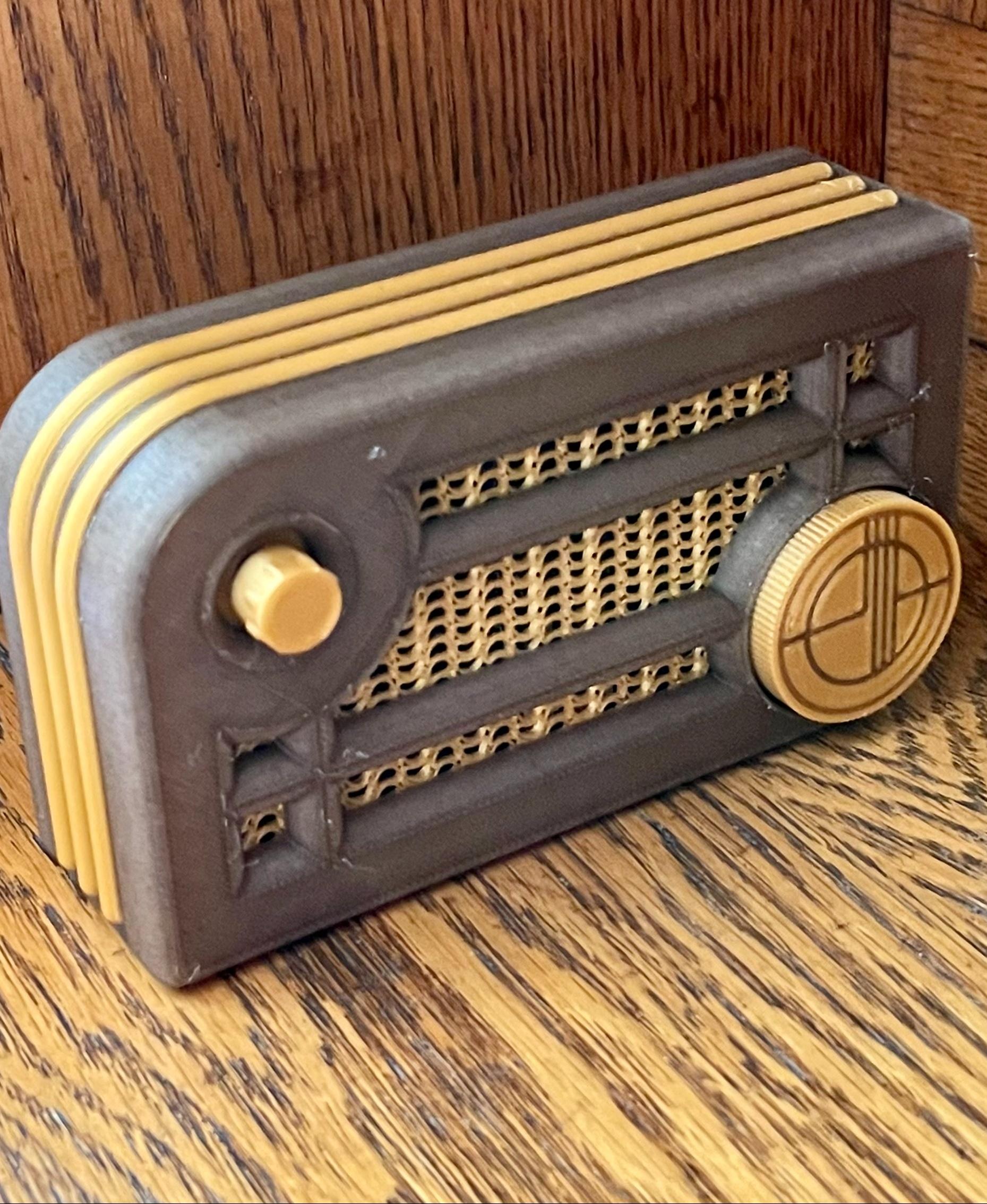 1938 Radio Bluetooth Speaker Case - Protopasta 2023 Holiday Pine and Protopasta What Karat? Smooth Gold. - 3d model