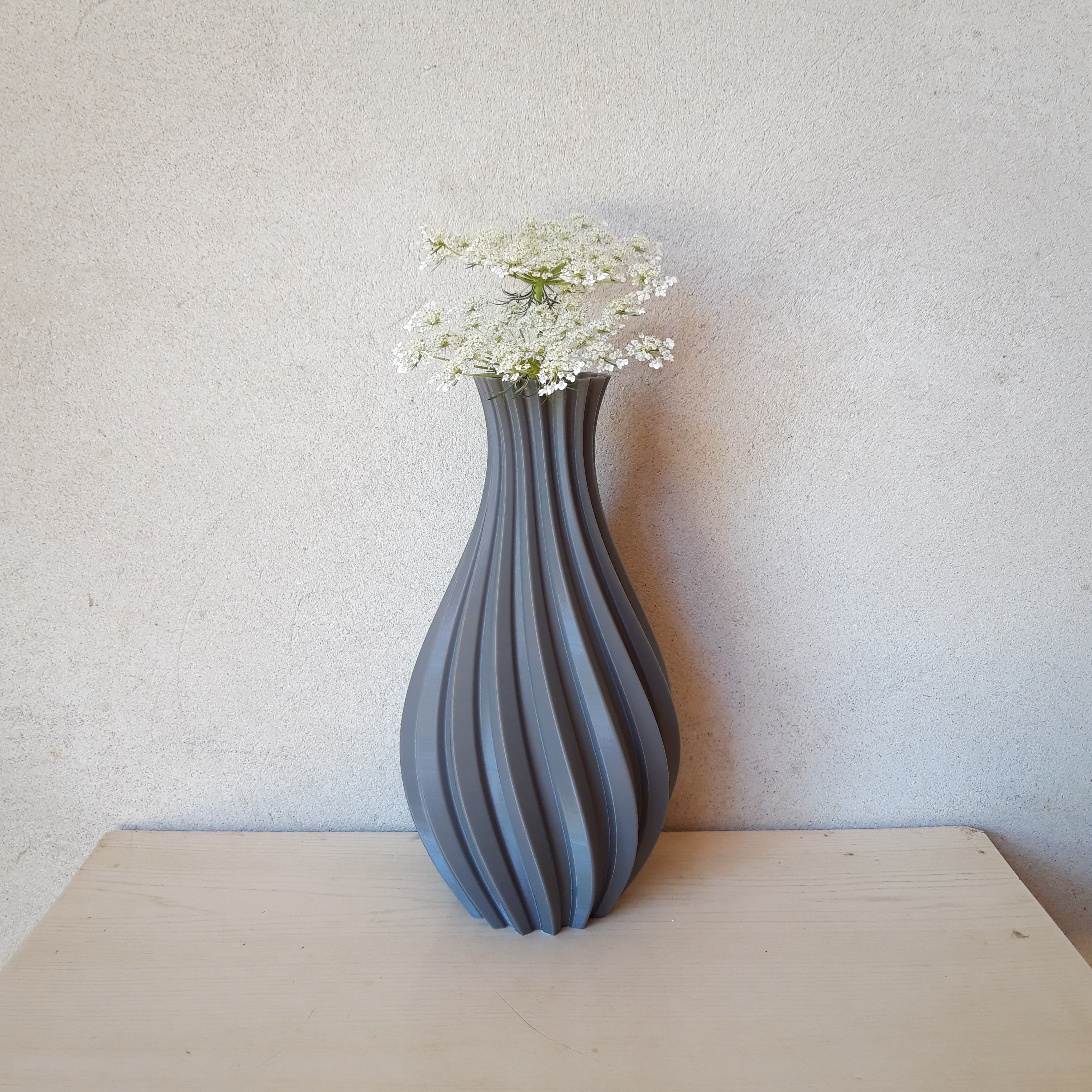 Stylish vase 3d model