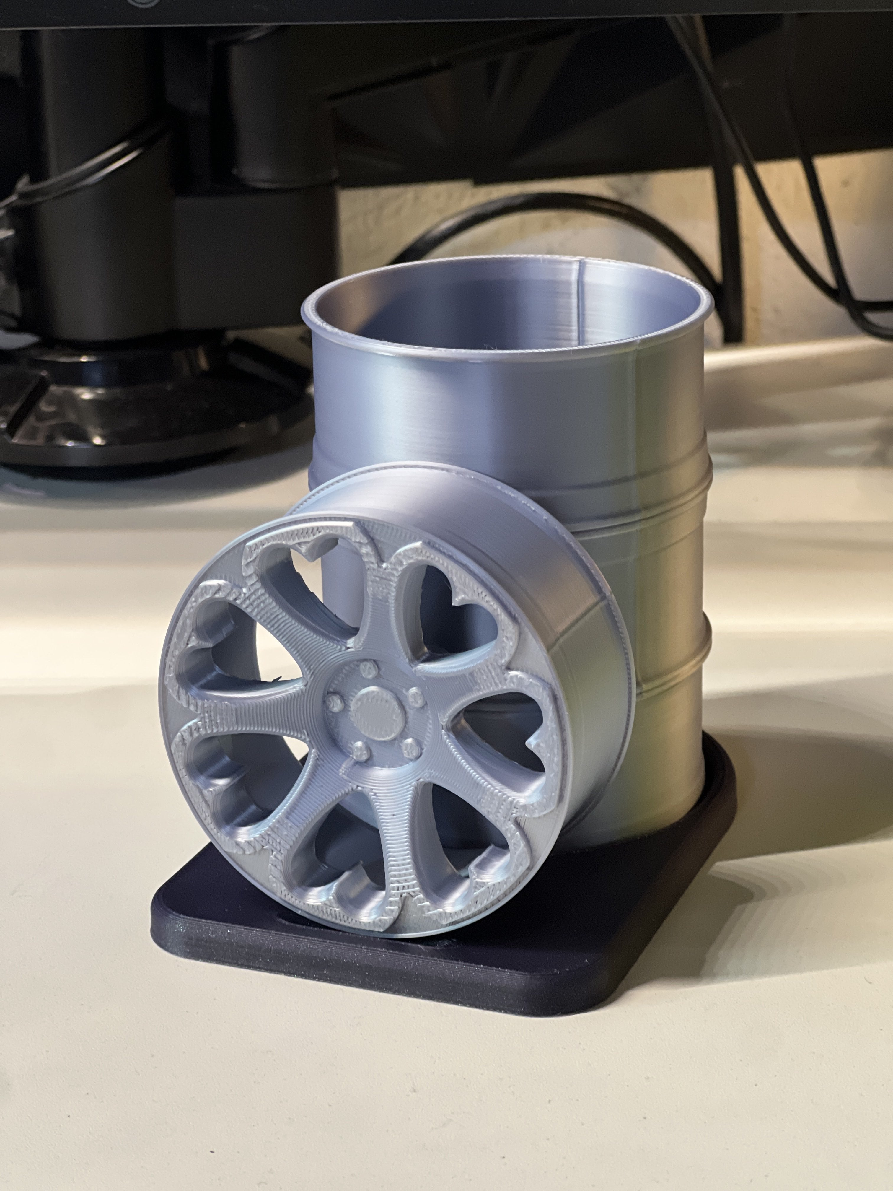 V5 Pen Holder - Heart Spoke Wheel.stl 3d model