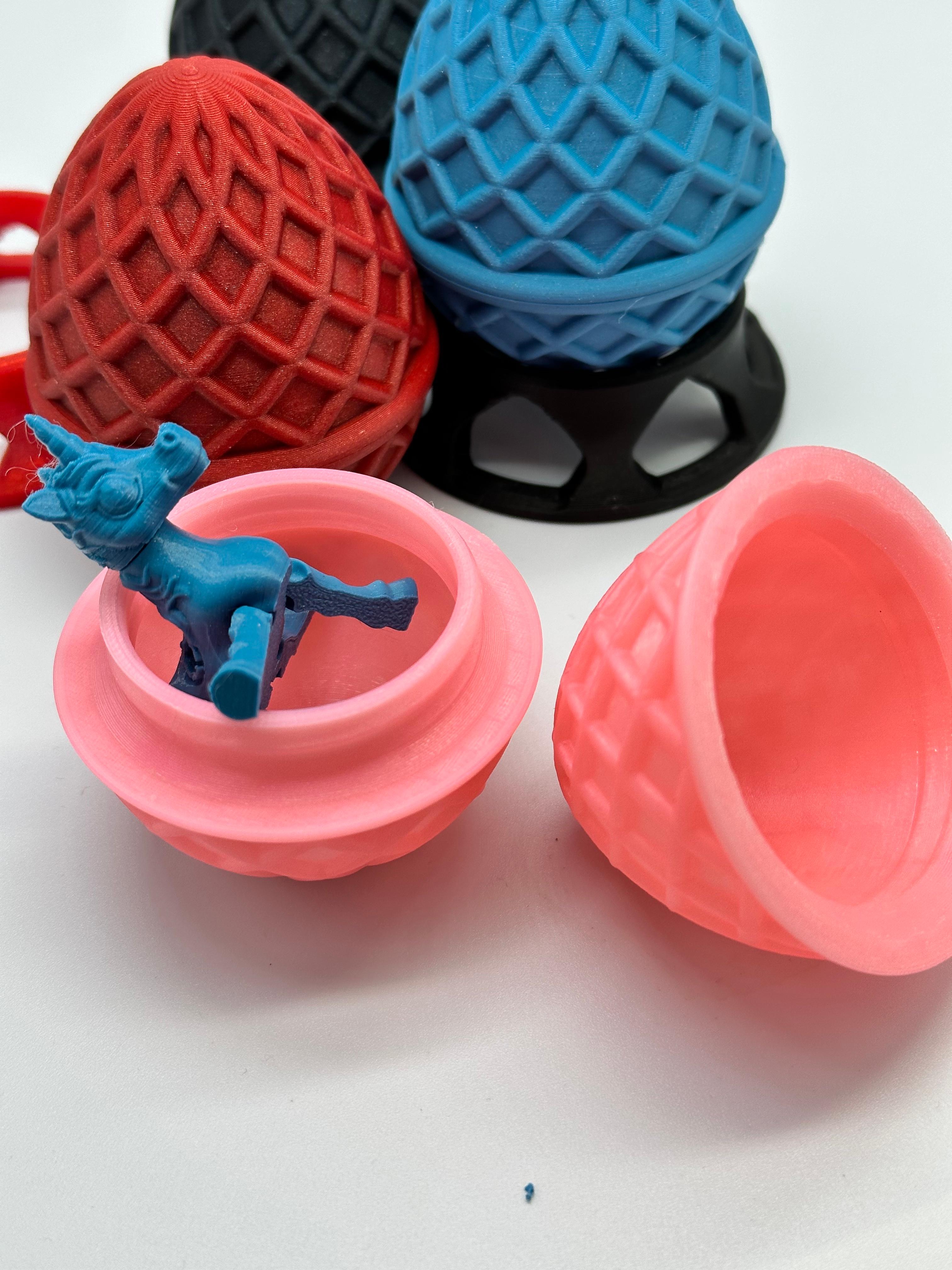 FabbEgg - The threaded surprise egg, that is easy to print, and SOOOOOO satisfying. 3d model