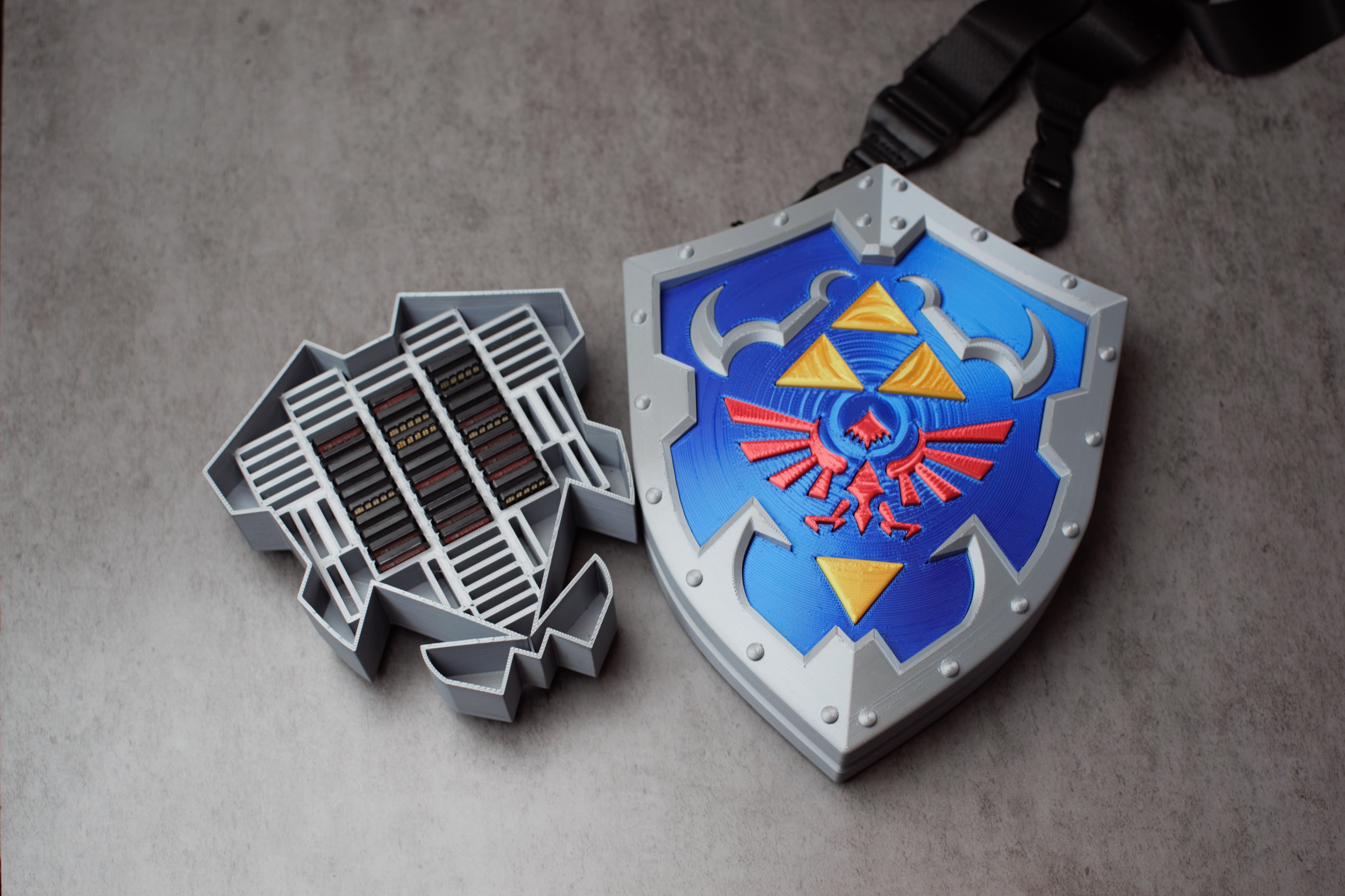 XL Hylian Shield Nintendo Switch Cartridge Case 3d model