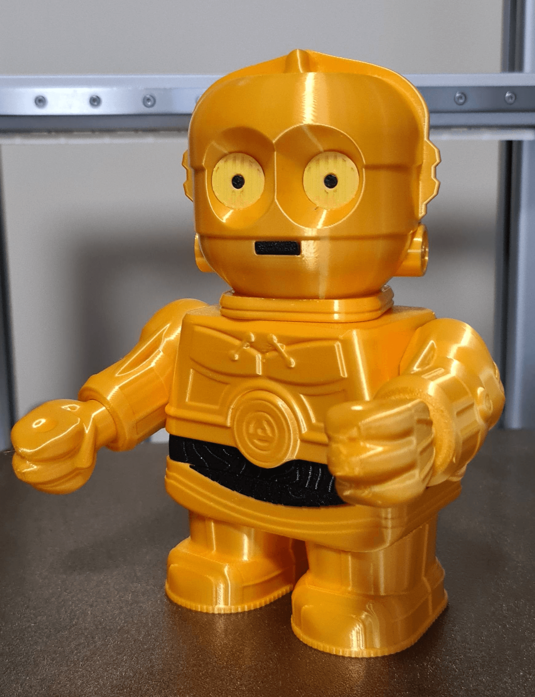 A very shiny golden C3P0. Printed in 3DFILLIES Gold Silk PLA with Polymaker Pro Metallic Black.