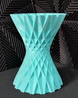 Facetted Vase 3d model