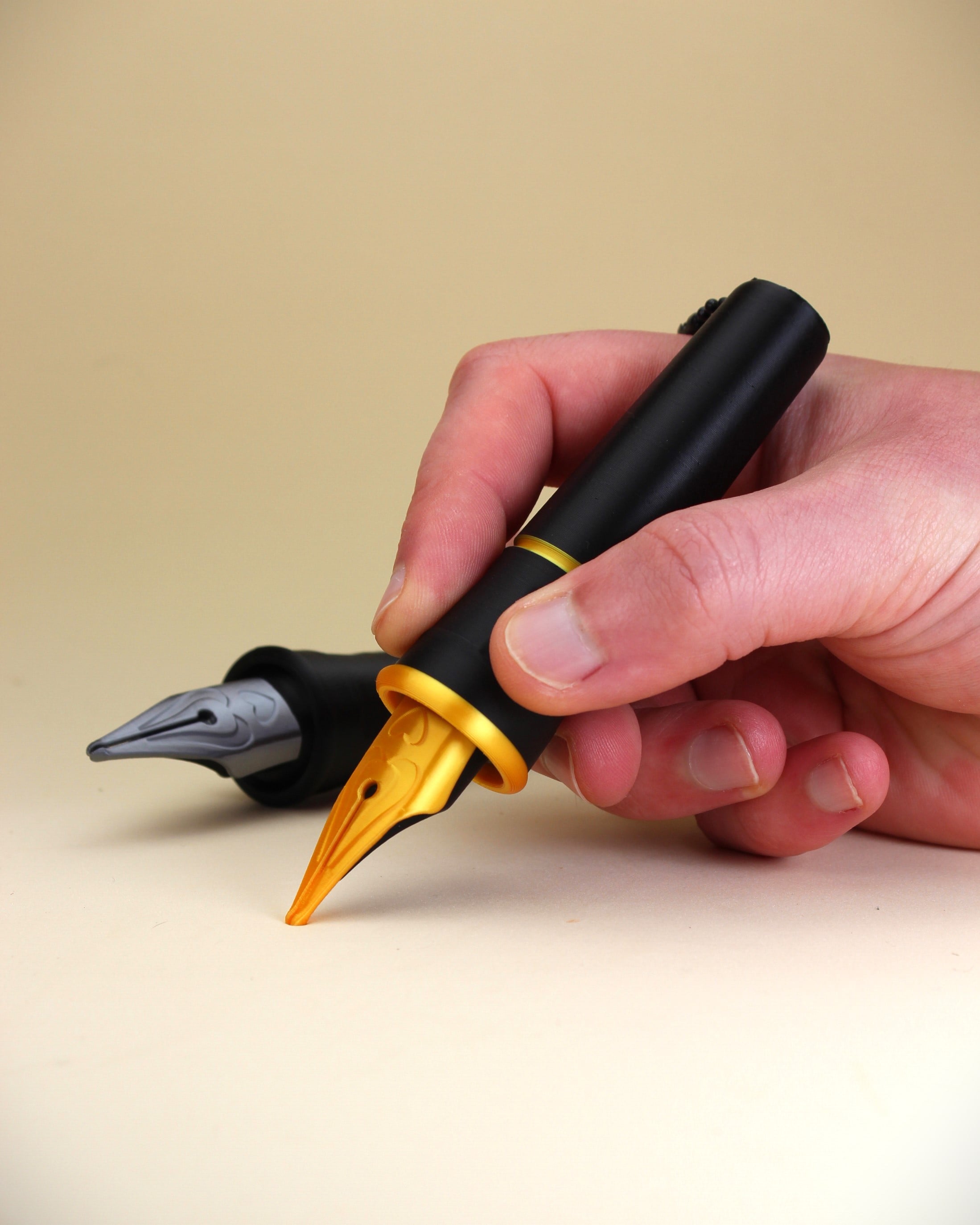 Fountain Pen Fidget Clicker Keychain 3d model