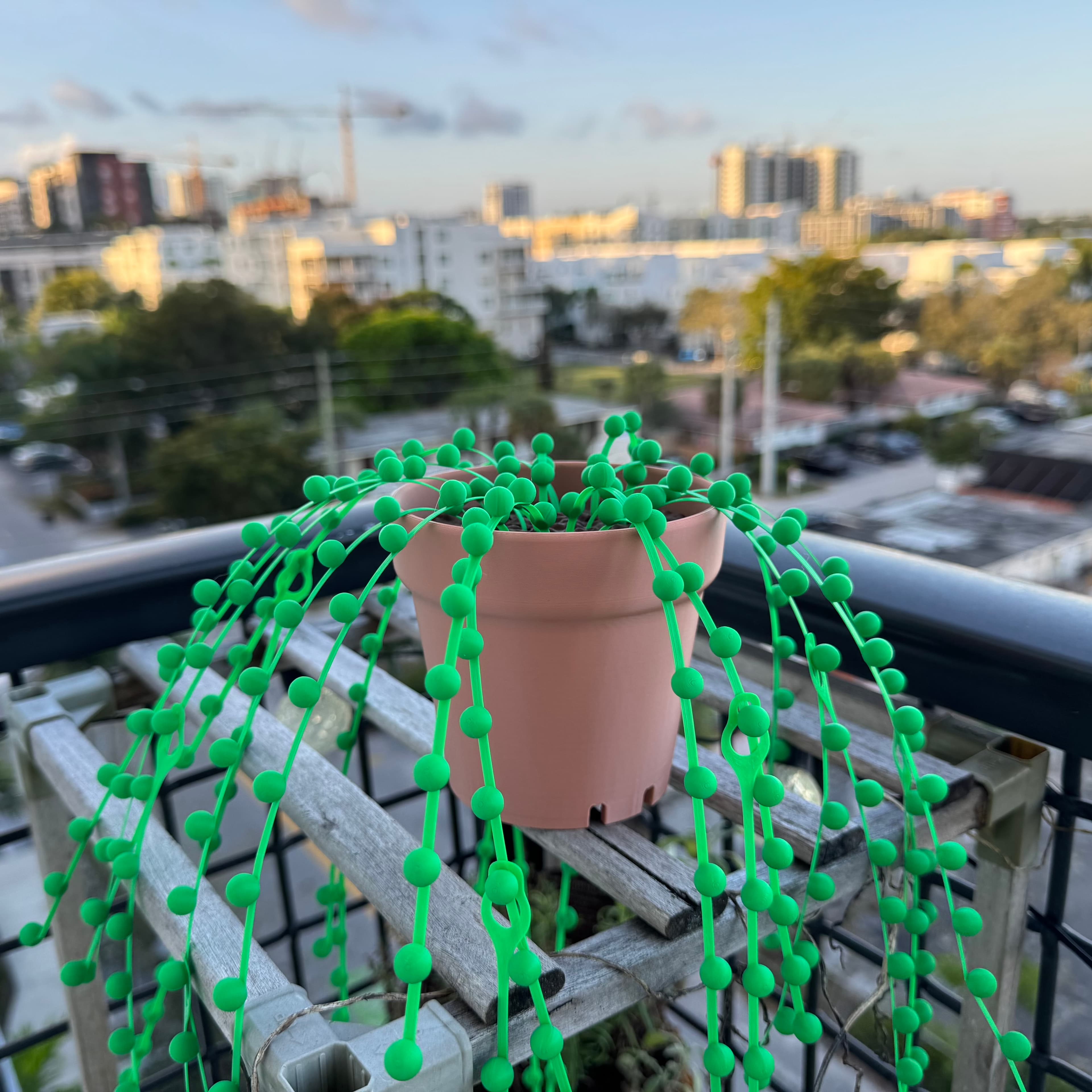 Beautiful and functional model!
Pot (MK4S): Prusament PETG Terracotta Light //
Soil (MK4S): Polymaker PolyLite PLA Pro Brown //
Leaves (P1S): Bambu PLA Basic Green