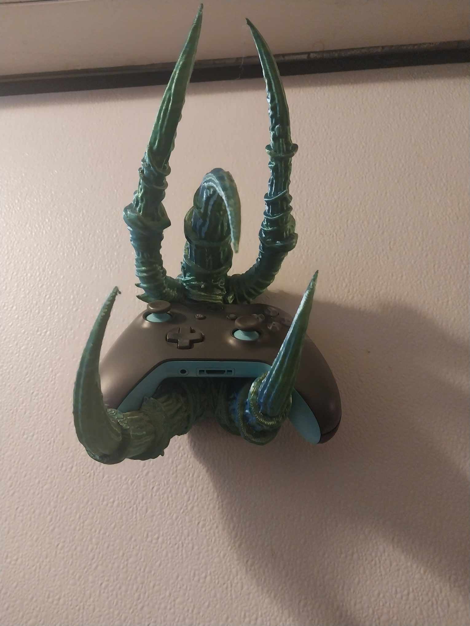 Talon.C.Holder.H.P.wall.mount.Xbox.stl 3d model