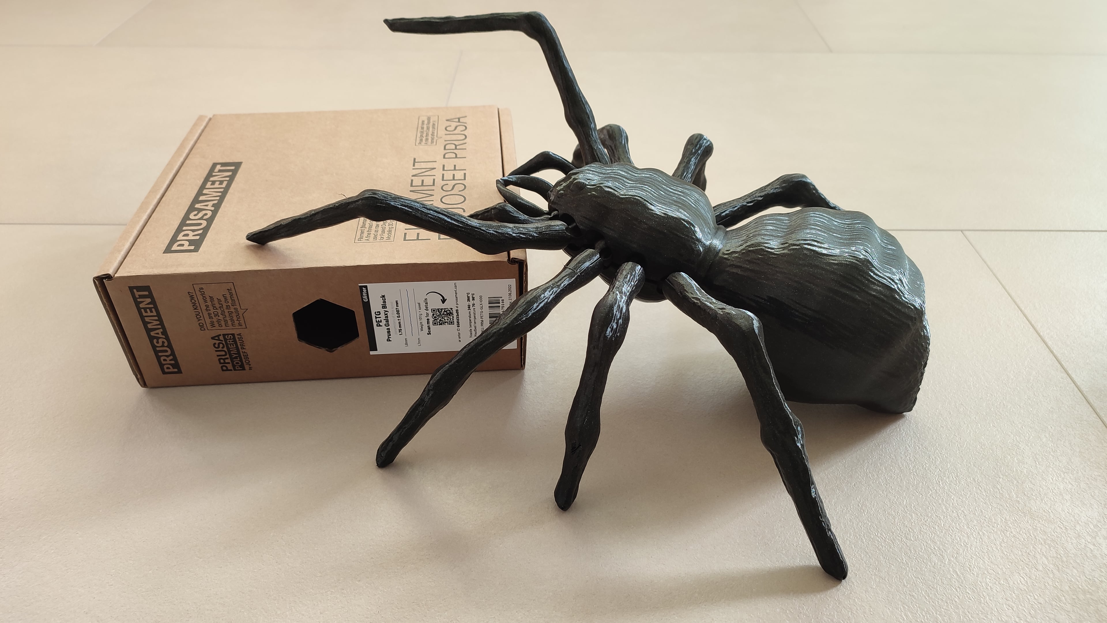 Giant Vase Spider - posable halloween print in vase mode! 3d model