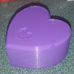 Remix of Simple Heart Box with Lid - Printed in purple PETG on Anycubic Kobra. 0.2mm layers.

3h13 for box, 1h10 for lid.