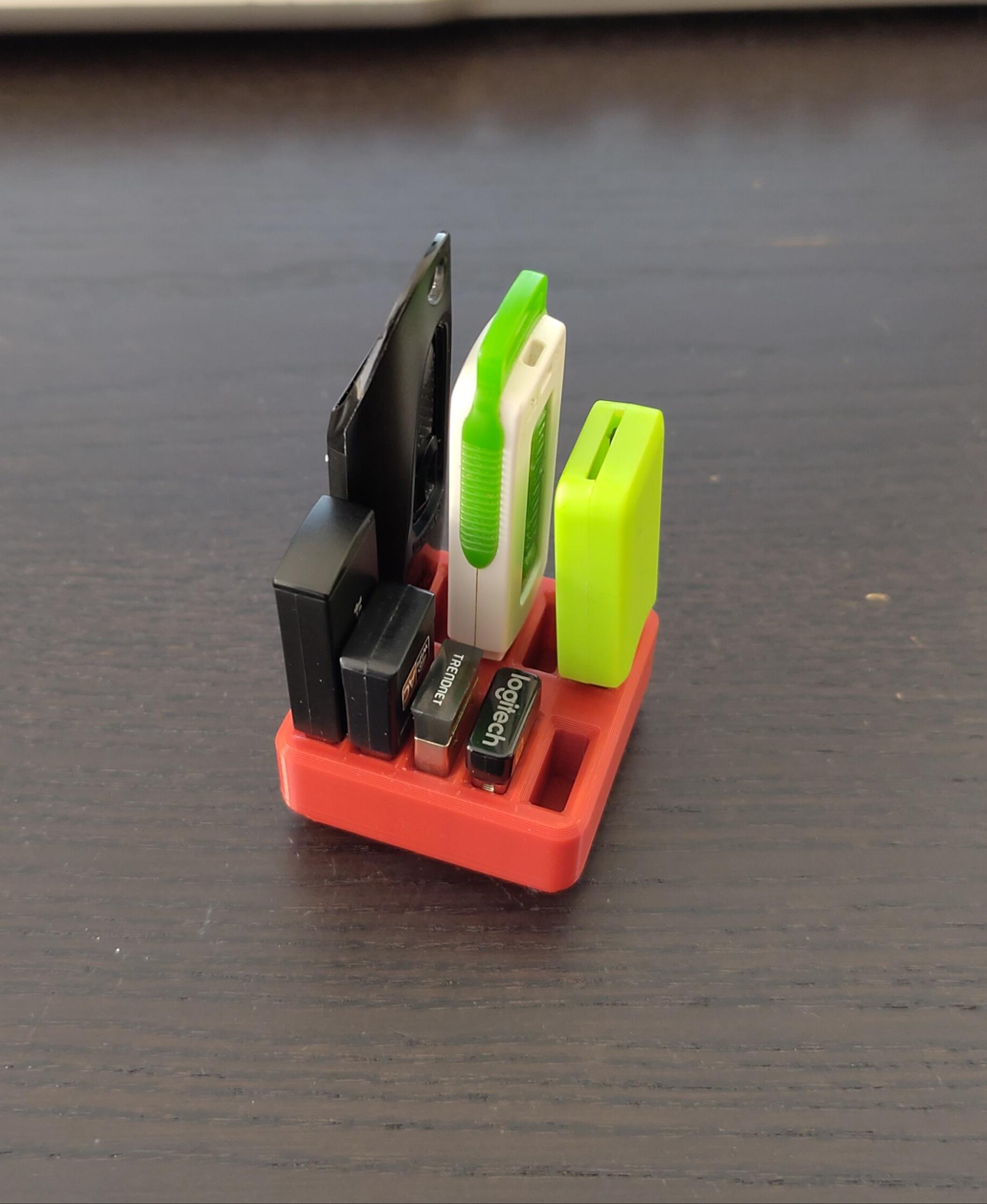 Gridfinity 1x1 USB Device Holder for 10 Small devices - 3 medium size sticks in the back row - 3d model