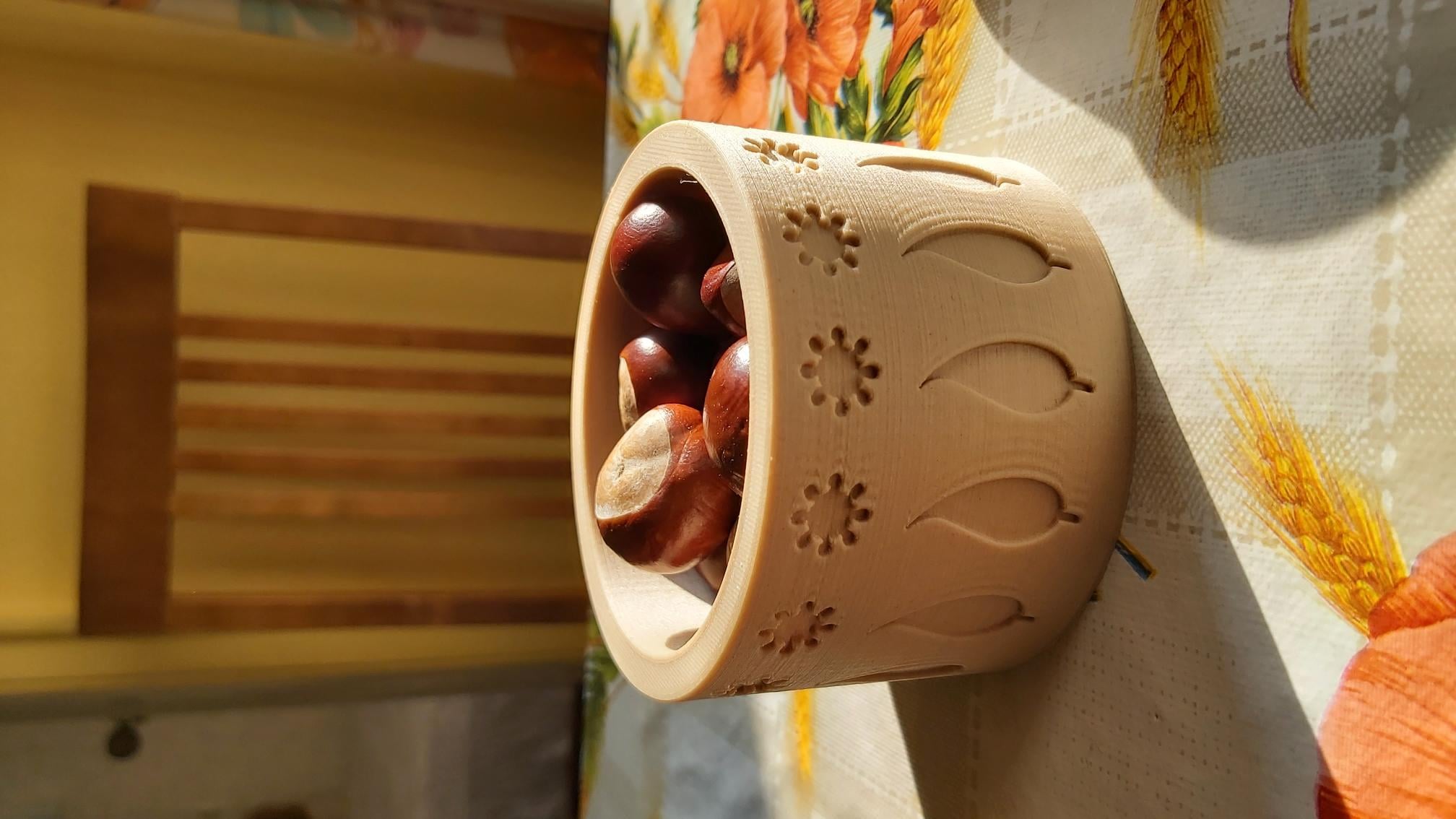 Flower pot 2.stl - Flower pot 2 with chestnuts. Printed with Anet ET5, filament Sunlu Wood 1,75 mm. - 3d model