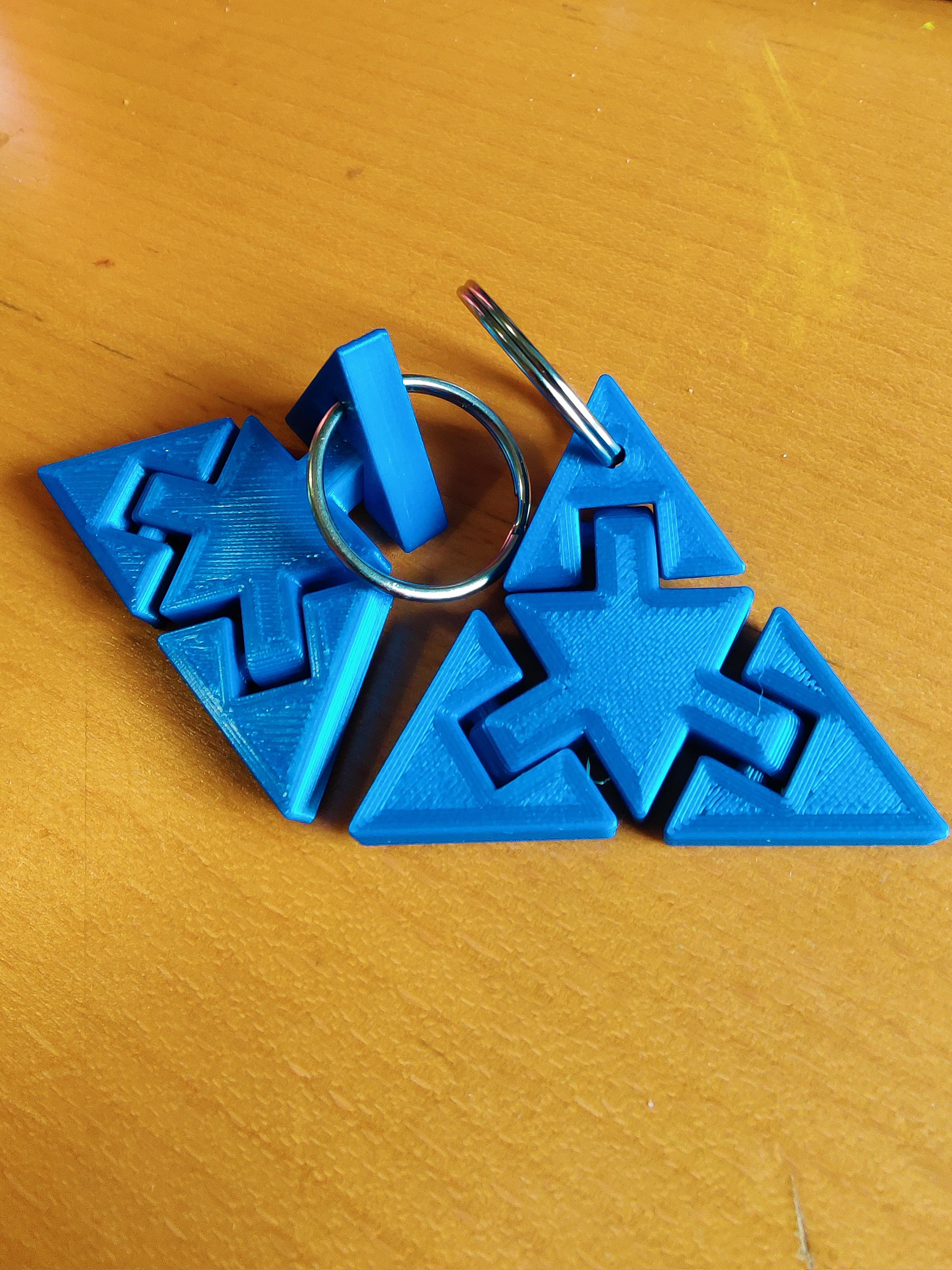 Print in place Zelda flexi-triforce keyring - Printed in Rosa3D Capri Blue Satin - 3d model