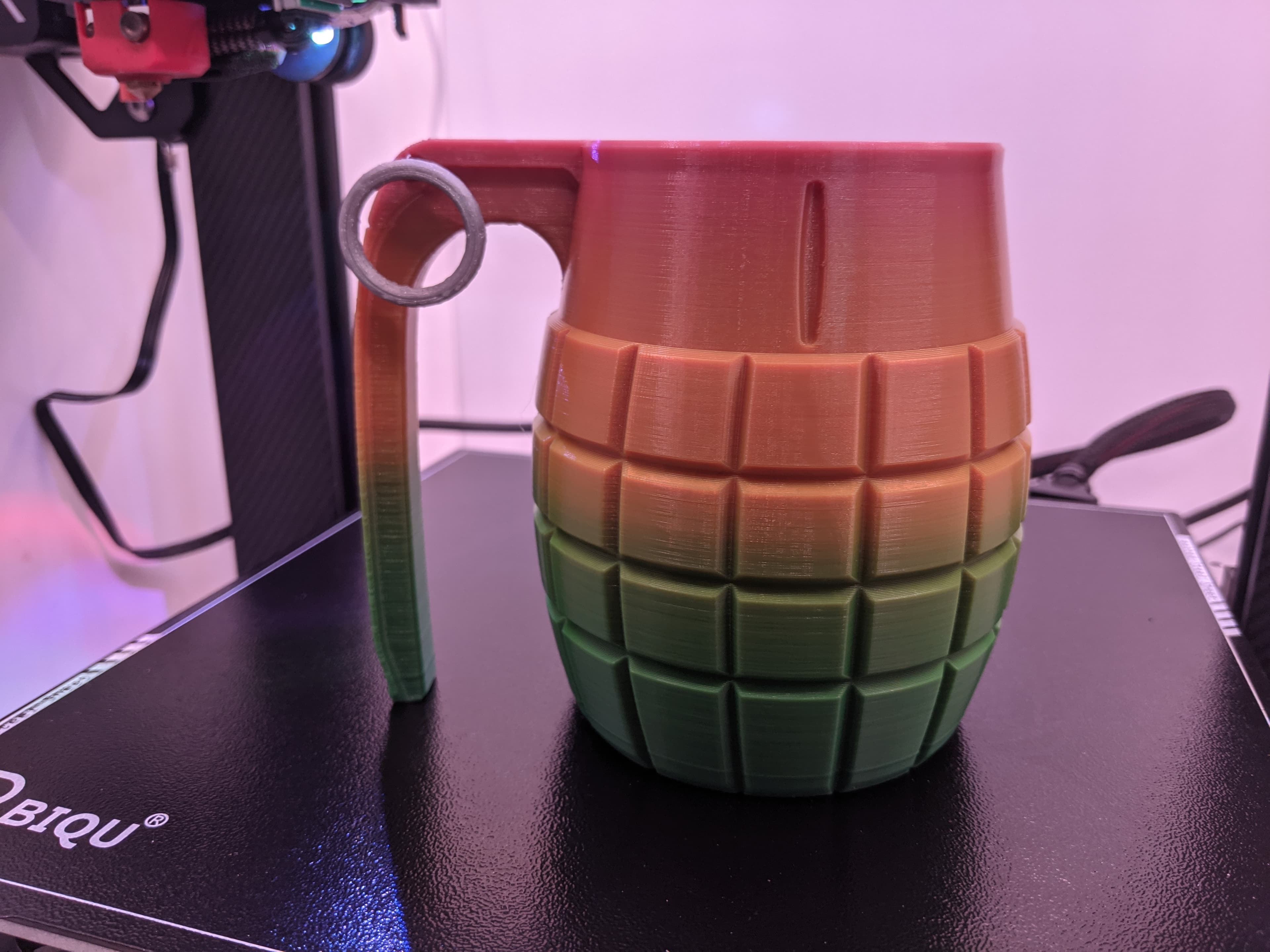 Adds some size to the can but love the look.
SULU Rainbow PLA with a Prusament Galaxy Silver PLA pin.